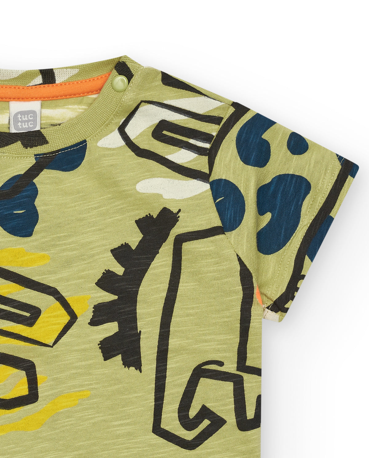 Camiseta verde para niño con estampado de animales y detalles