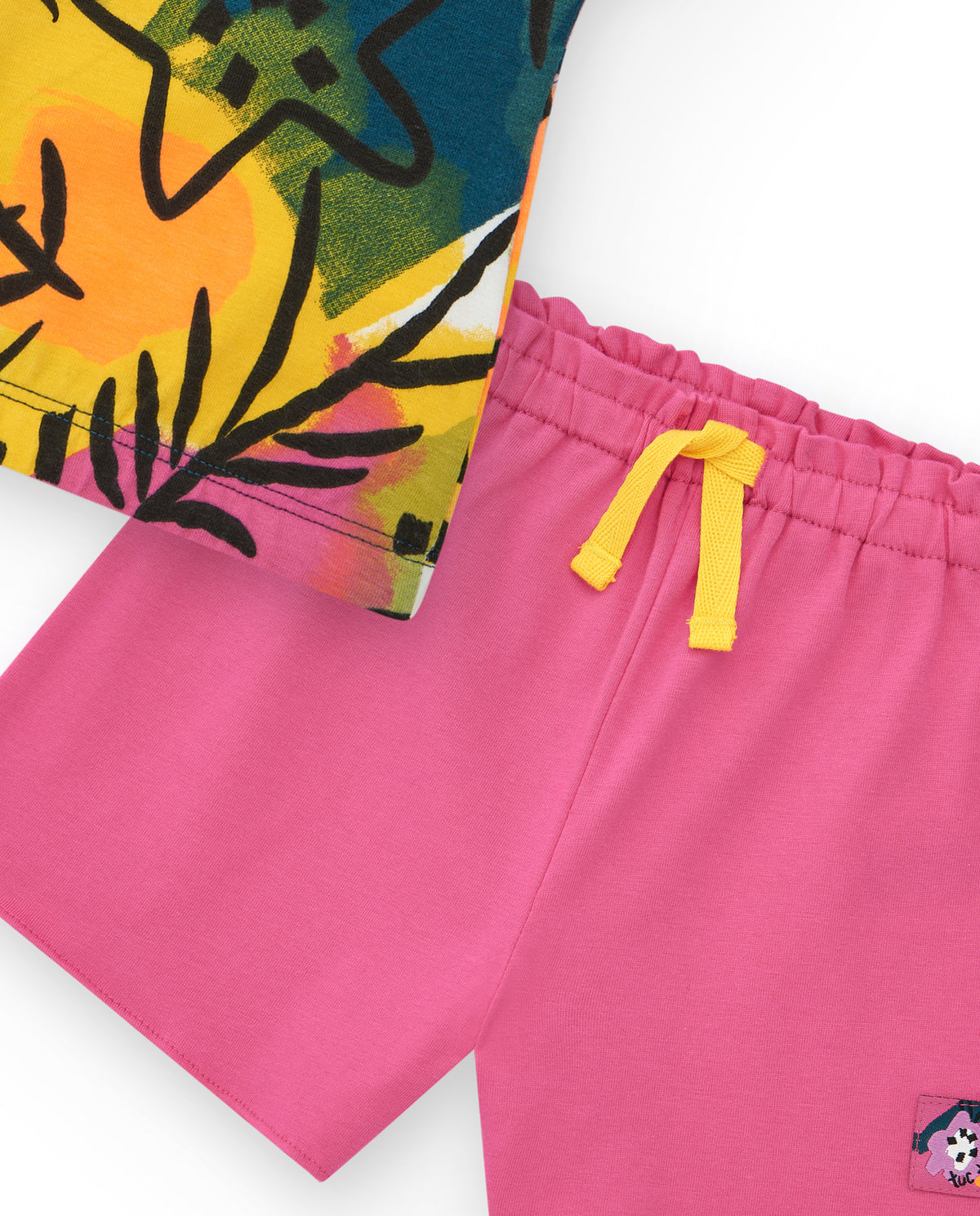 Conjunto para niña con camiseta floral y short rosa