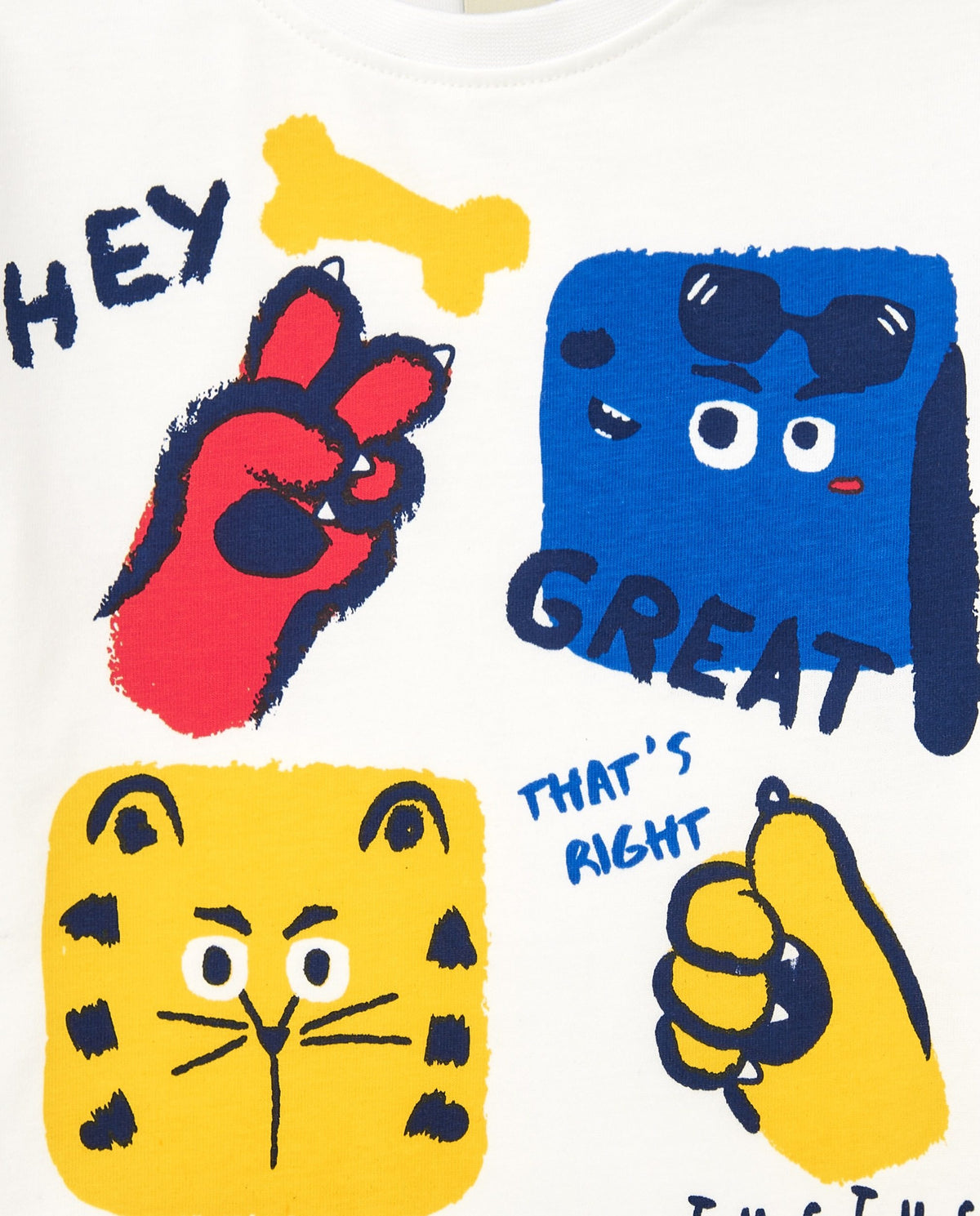Camiseta para niño en blanco con ilustraciones florales