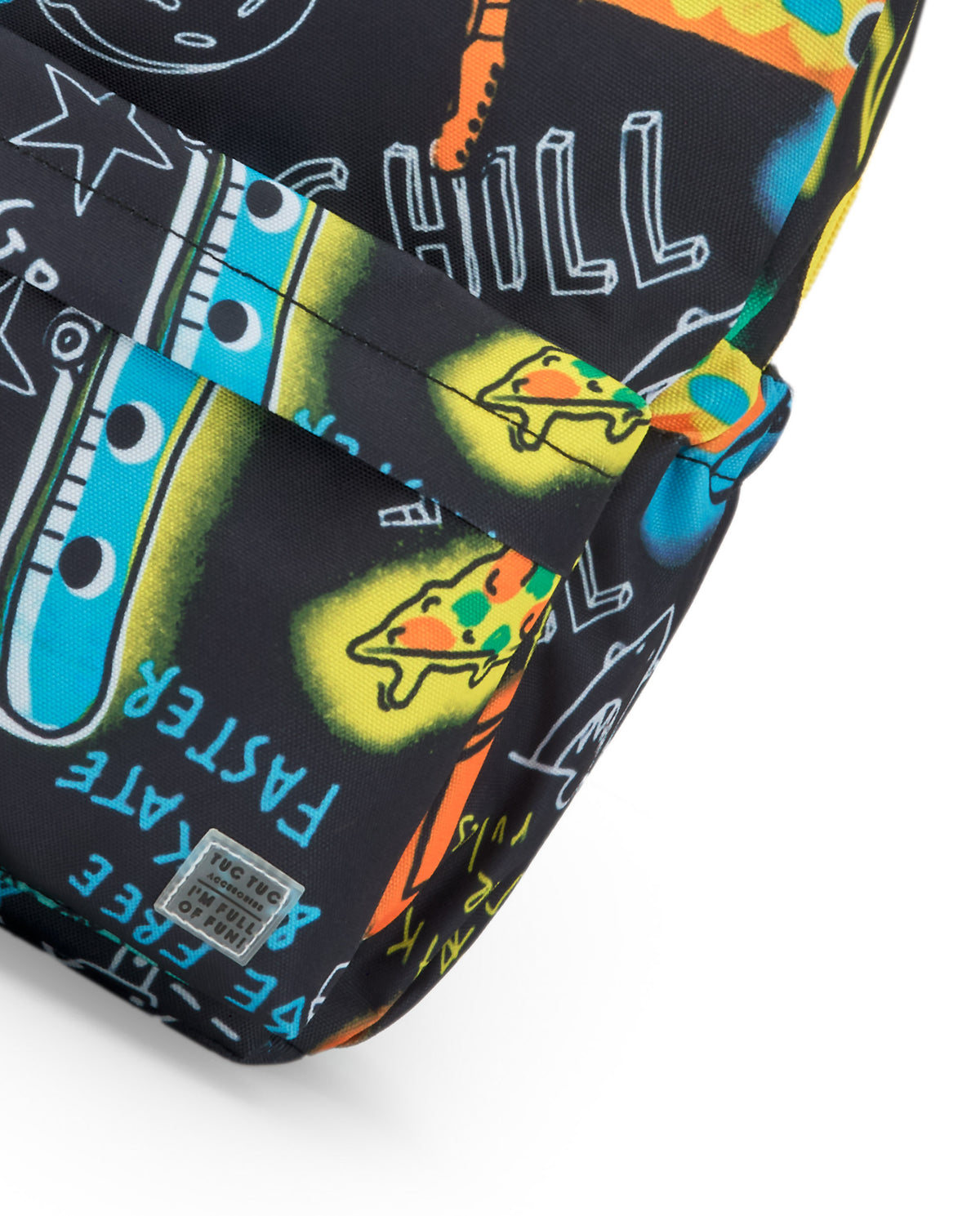 Mochila para niño en negro con estampado de guitarras, pizza y