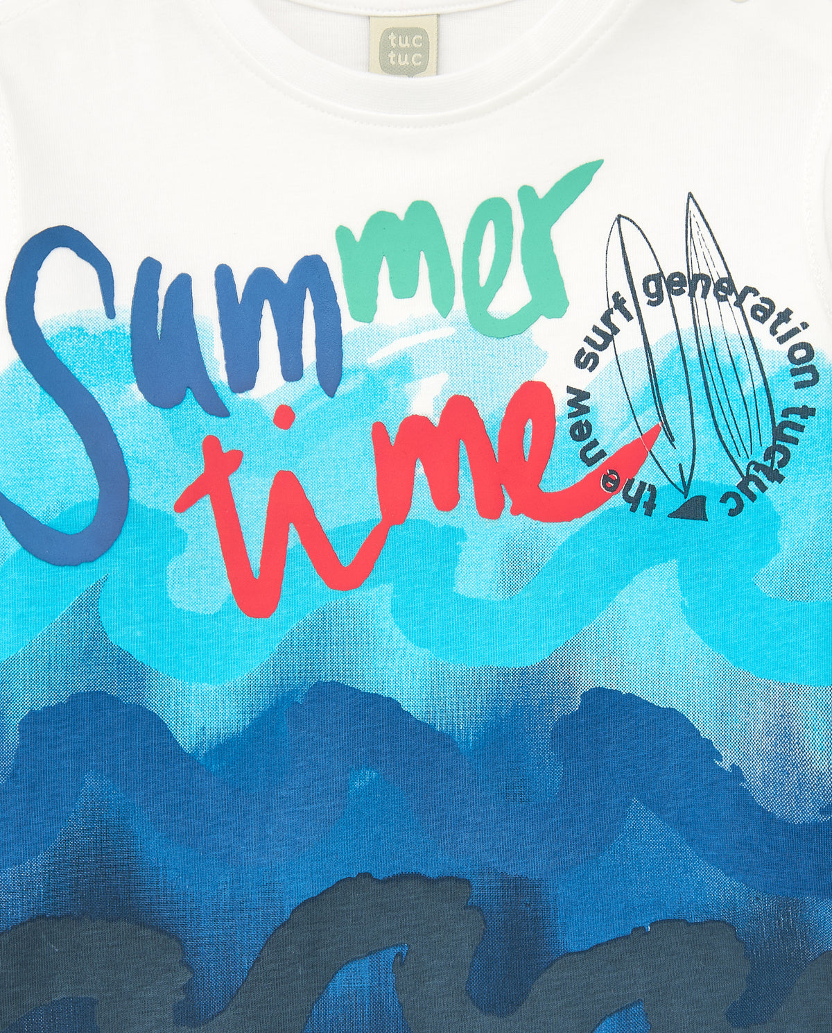 Camiseta de punto para niño en blanco con estampado veraniego