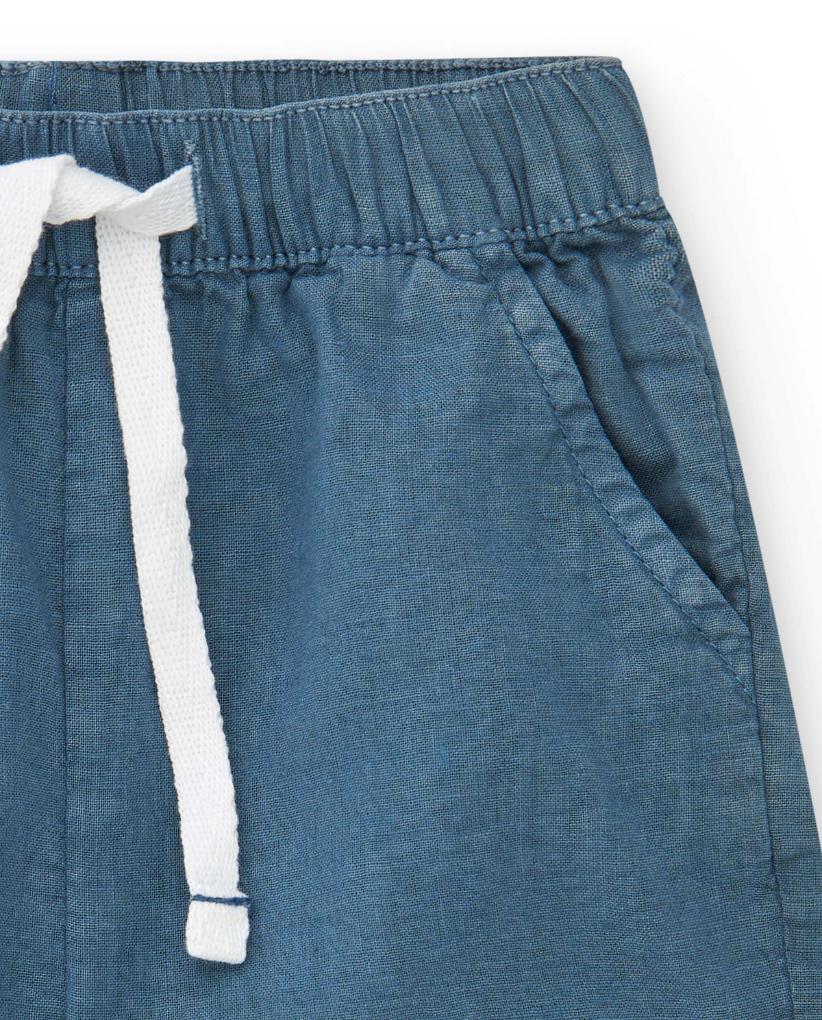Bermuda para niño en azul con cintura ajustable y bolsillos