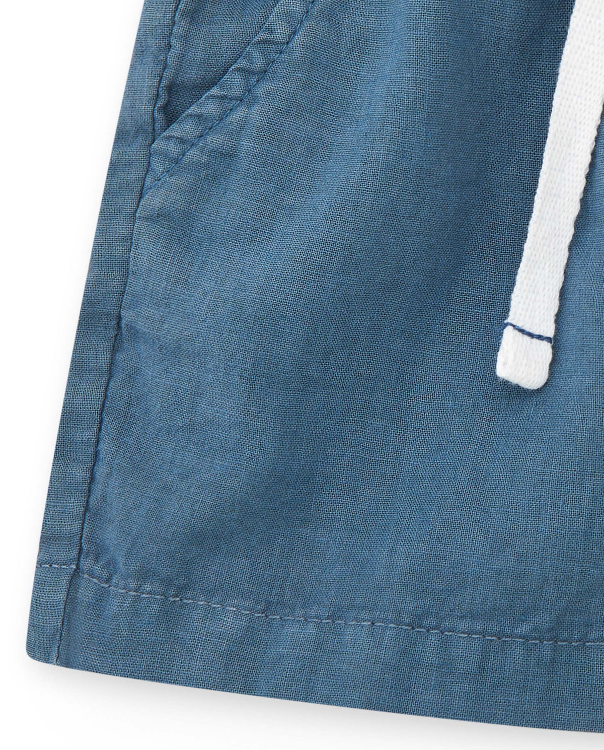 Bermuda para niño en azul con cintura ajustable y bolsillos