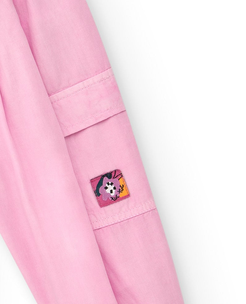 Pantalón cargo para niña en rosa con bolsillos y puños elásticos