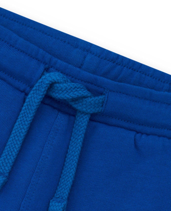 Bermuda para niño en azul con cintura ajustable y parche bordado