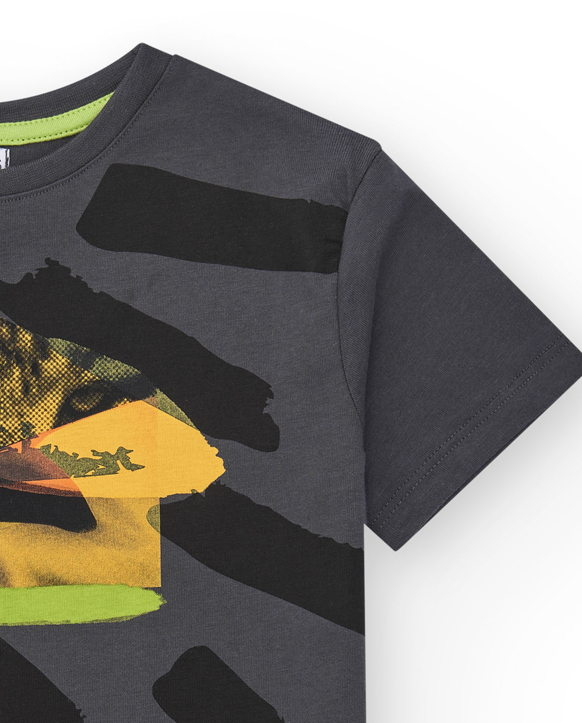 Camiseta para niño en caqui con diseño geométrico