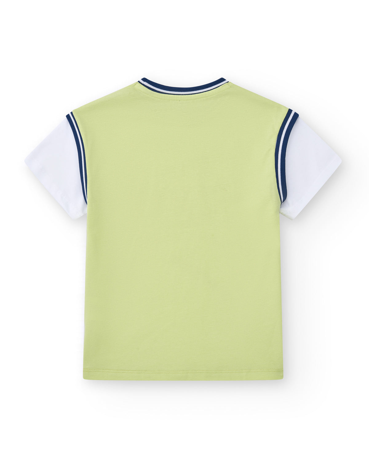 Camiseta para niño en verde con mangas blancas y texto llamativo