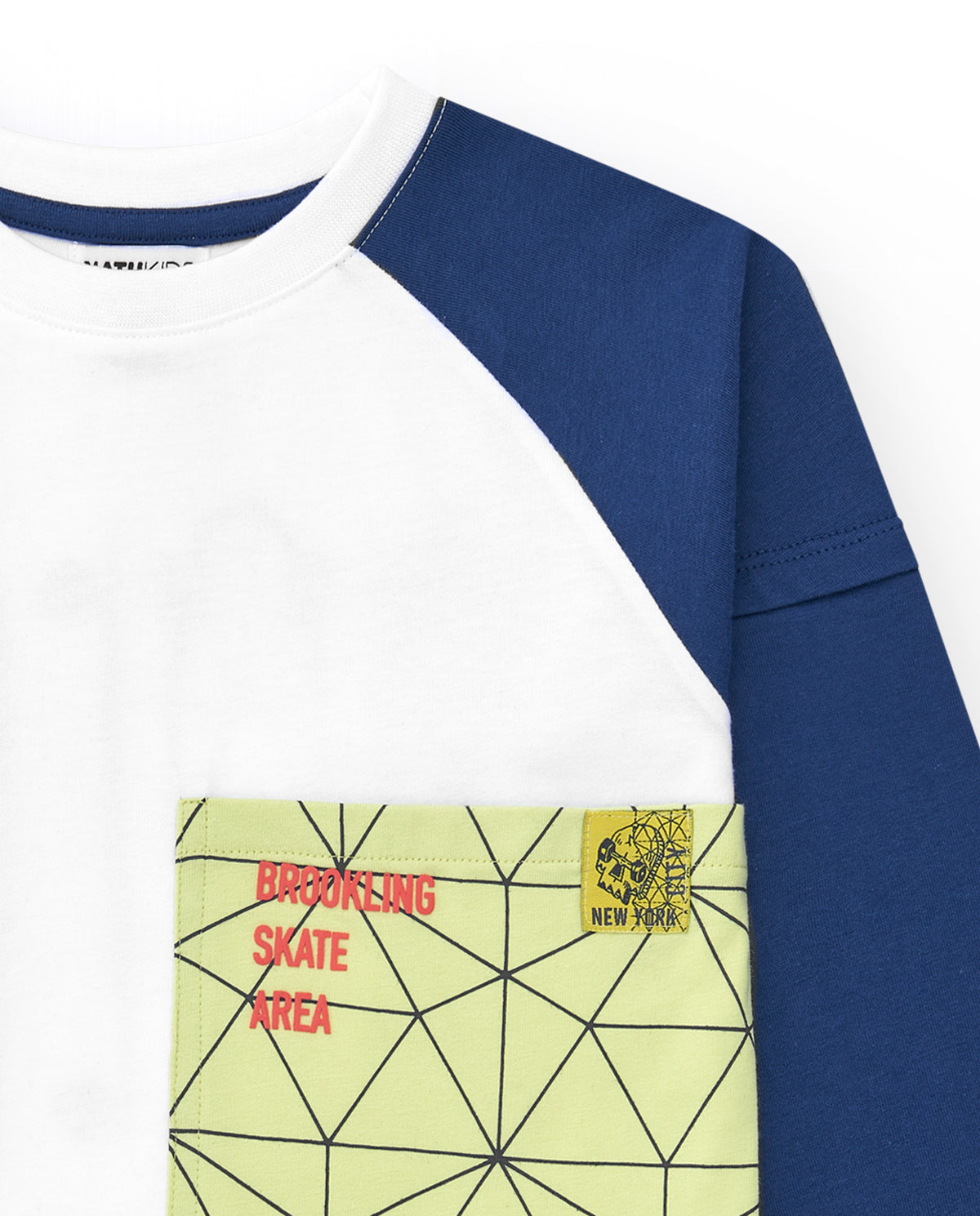 Camiseta de manga larga para niño color blanco con bolsillo en