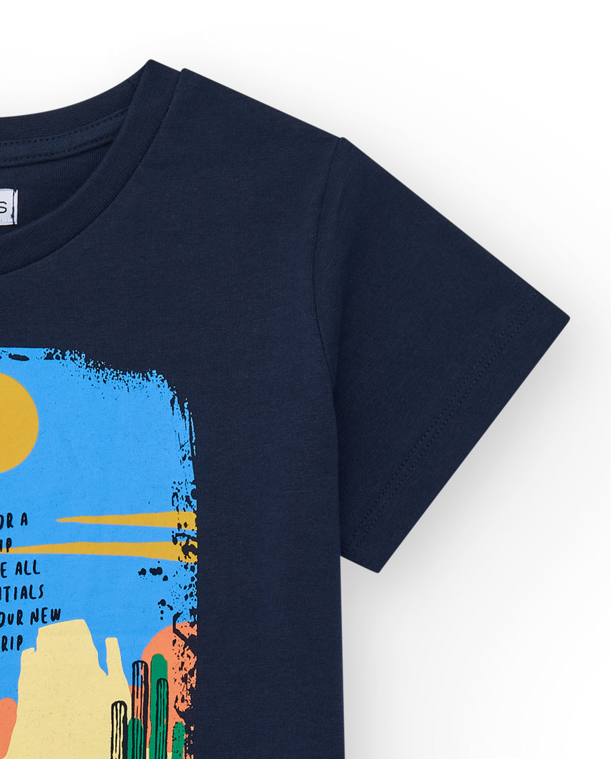 Camiseta de manga corta para niño en negro con estampado frontal