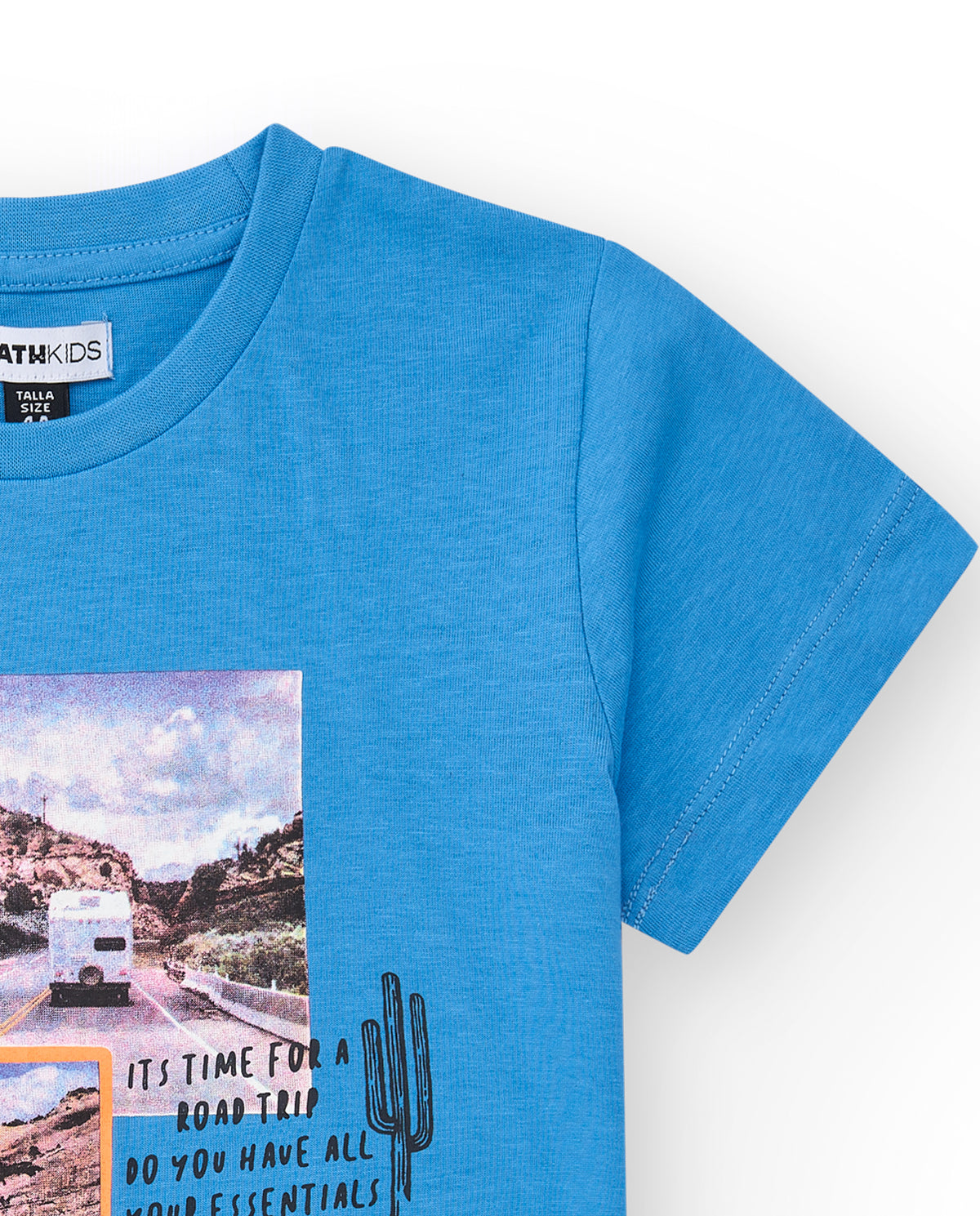 Camiseta de manga corta para niño en azul con estampado y