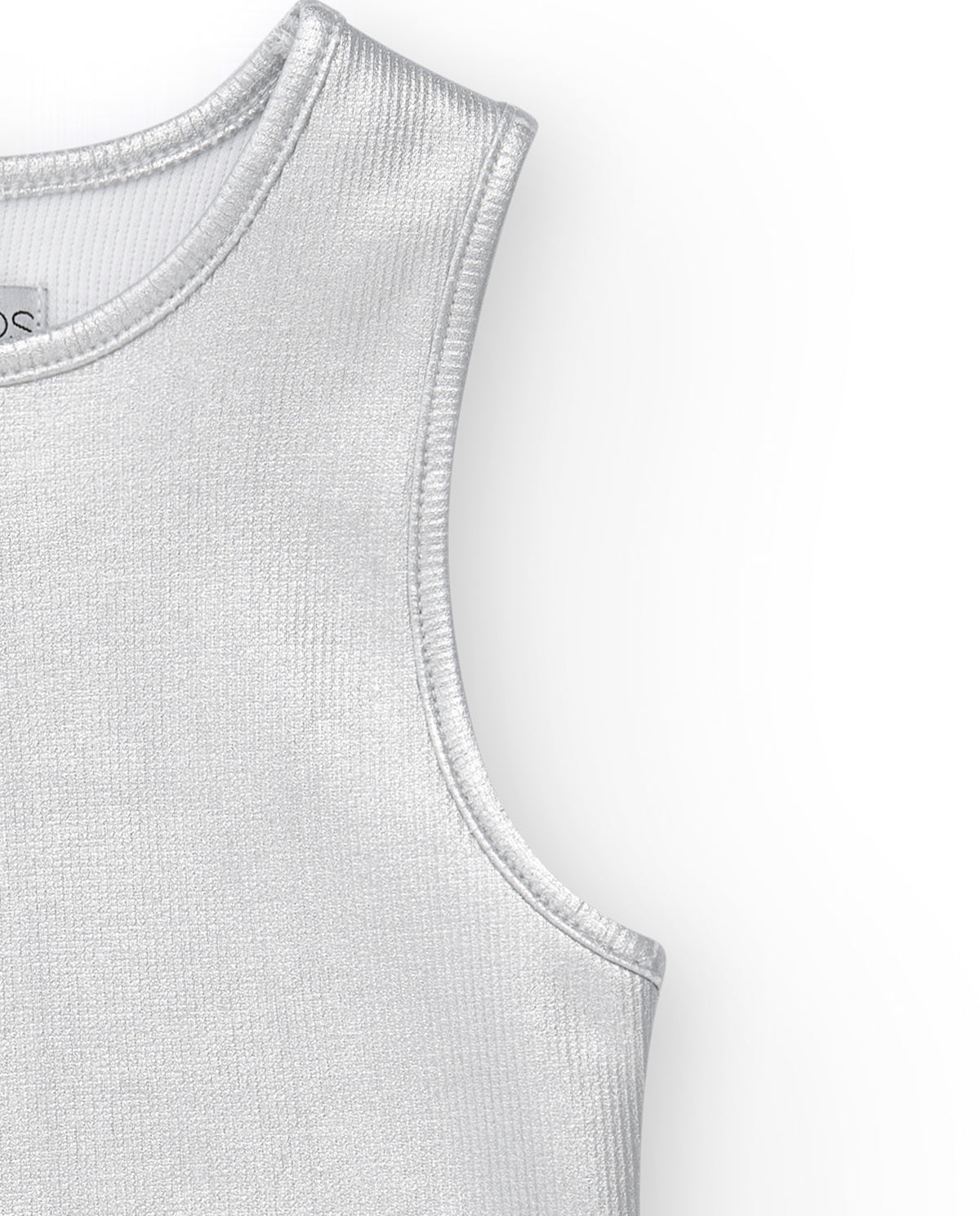 Camiseta para niña en plateado de tirantes con acabado brillante