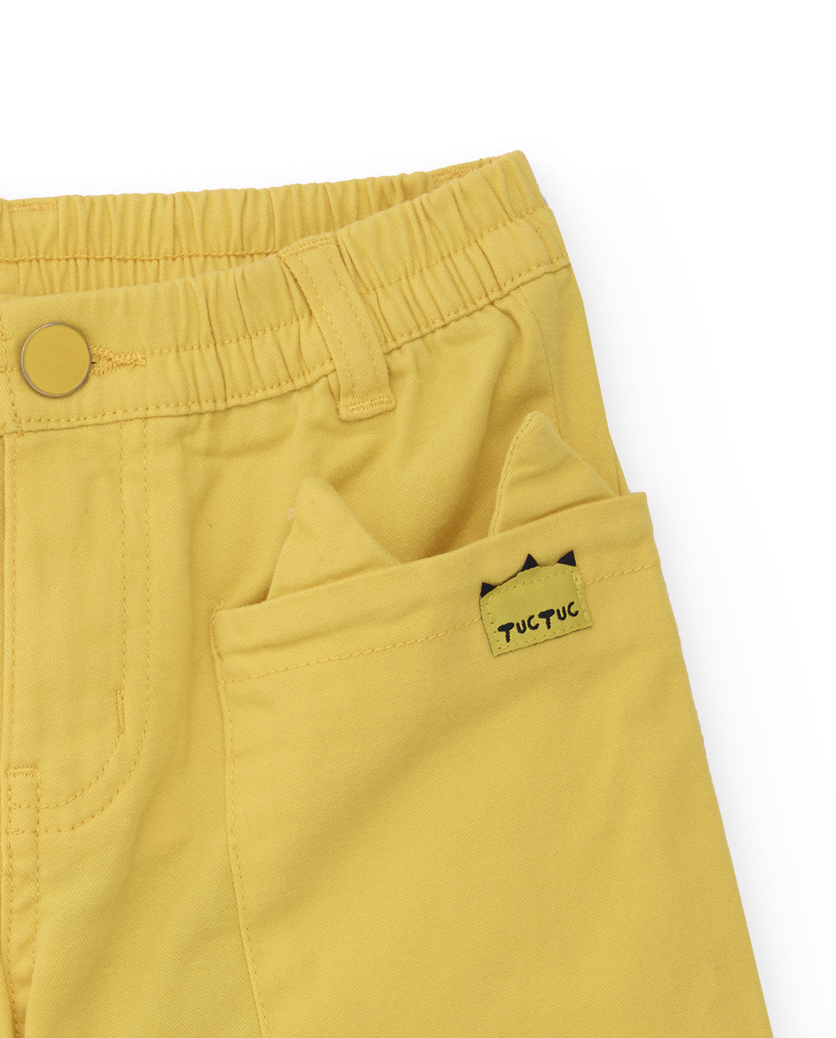 Bermuda para niño en color mostaza con bolsillos grandes