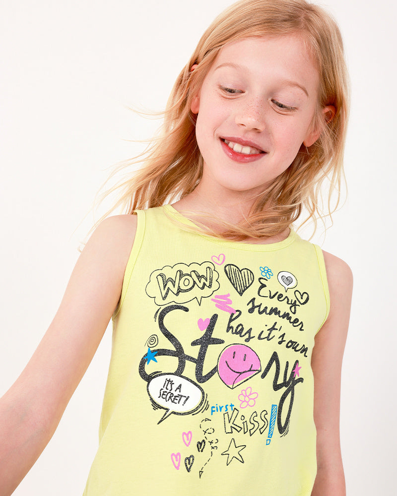 Camiseta para niña en amarillo sin mangas y decorada con mensaje