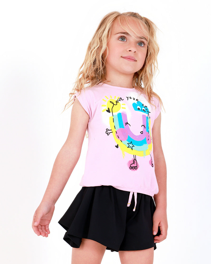 Conjunto para niña con blusa rosa y short negro plisado
