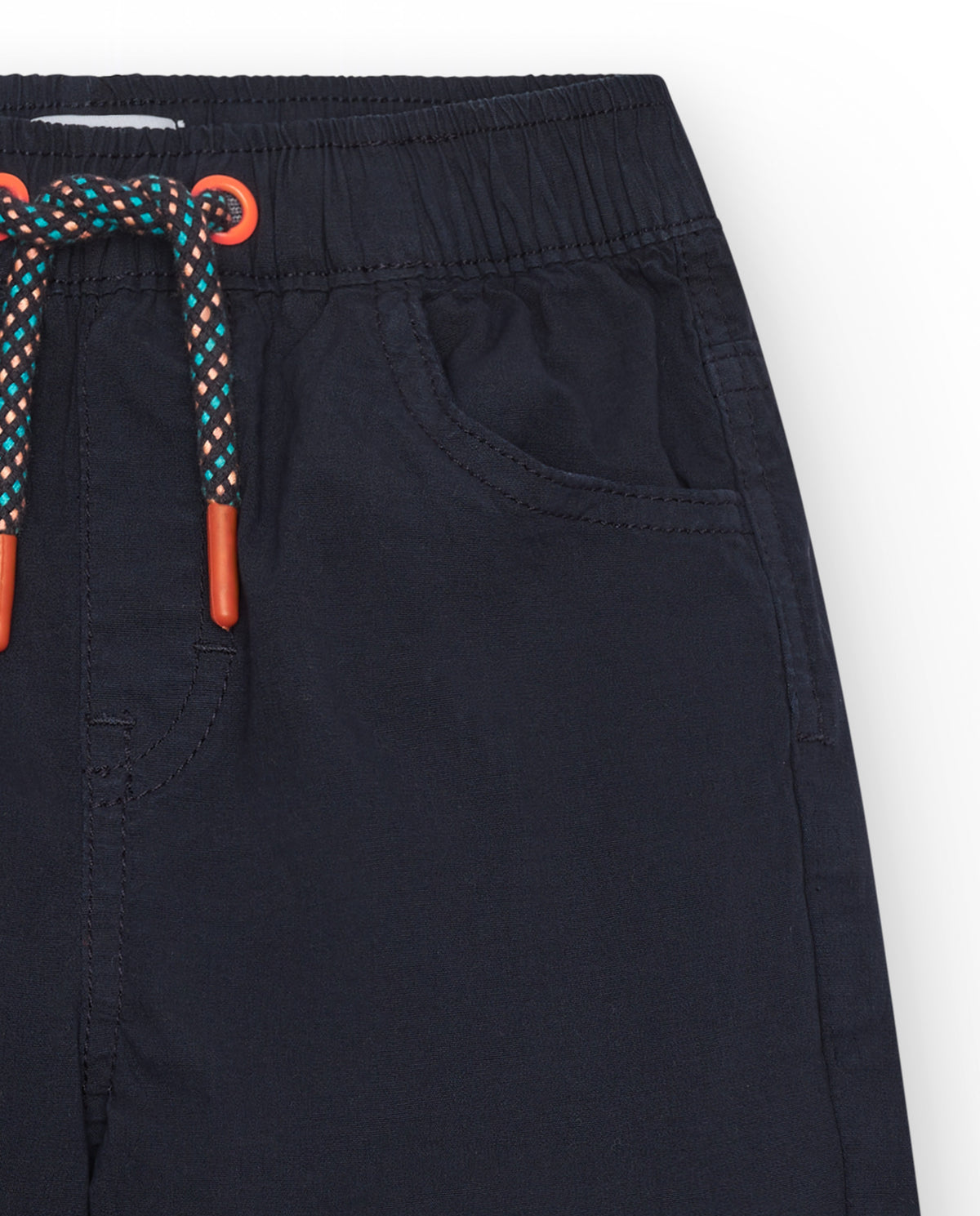 Bermuda para niño en azul marino con cintura elástica y cordón