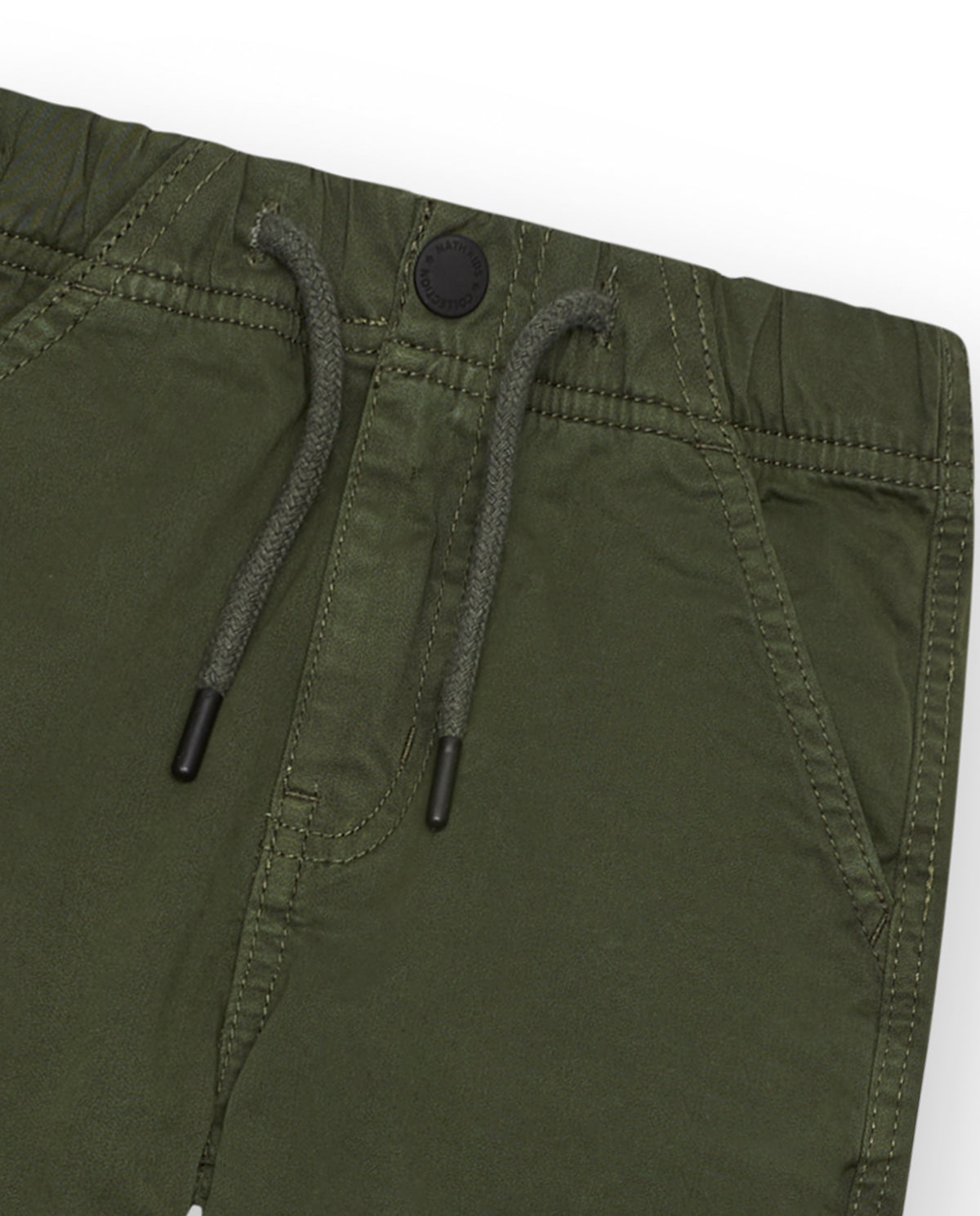 Pantalón cargo para niño en verde con cintura ajustable y bajos