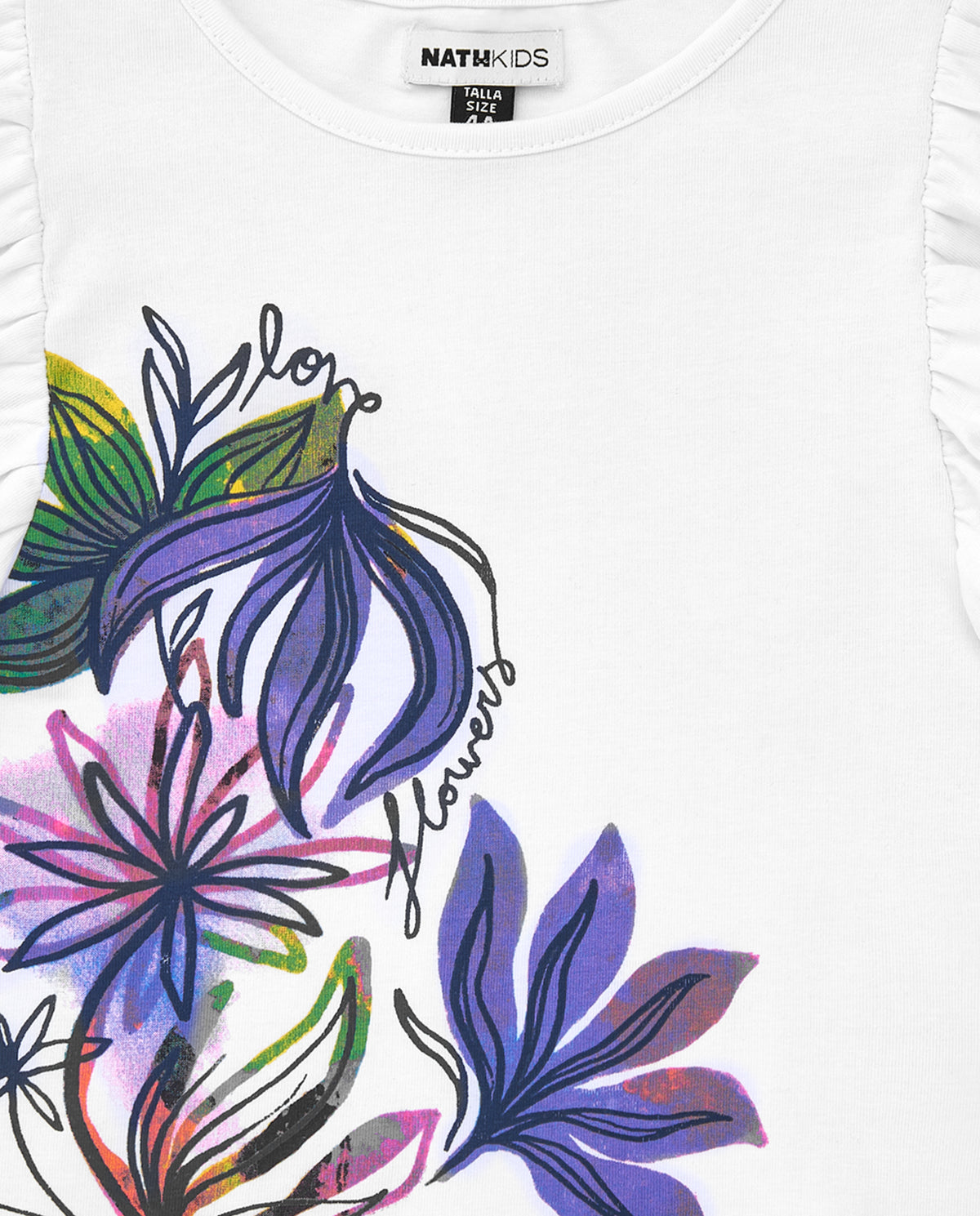 Camiseta para niña en blanco con mangas de volante y estampado floral.