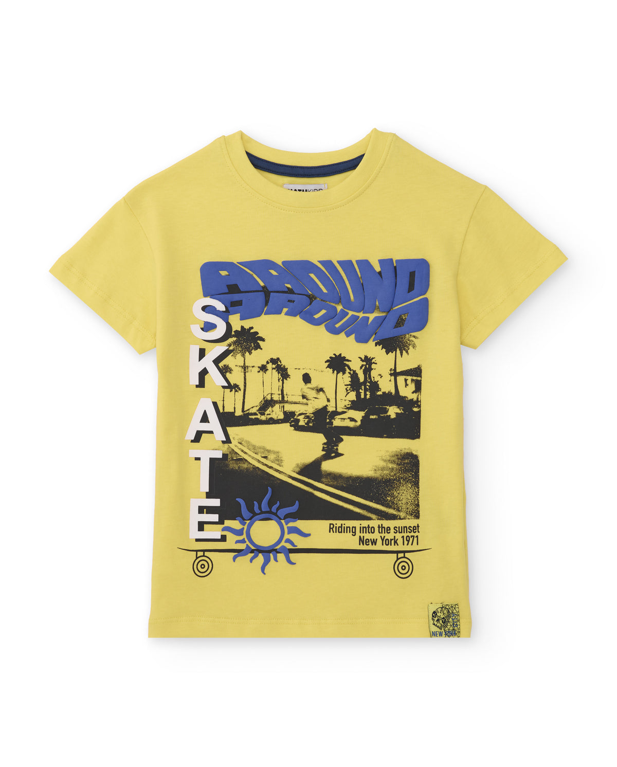 Camiseta niño en amarillo con estampado skate