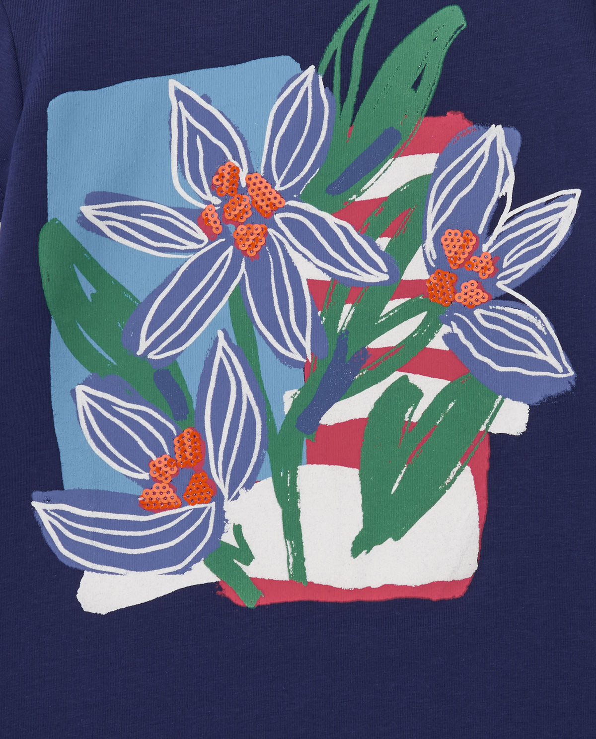 Camiseta niña en azul marino con hombros descubiertos y estampado floral