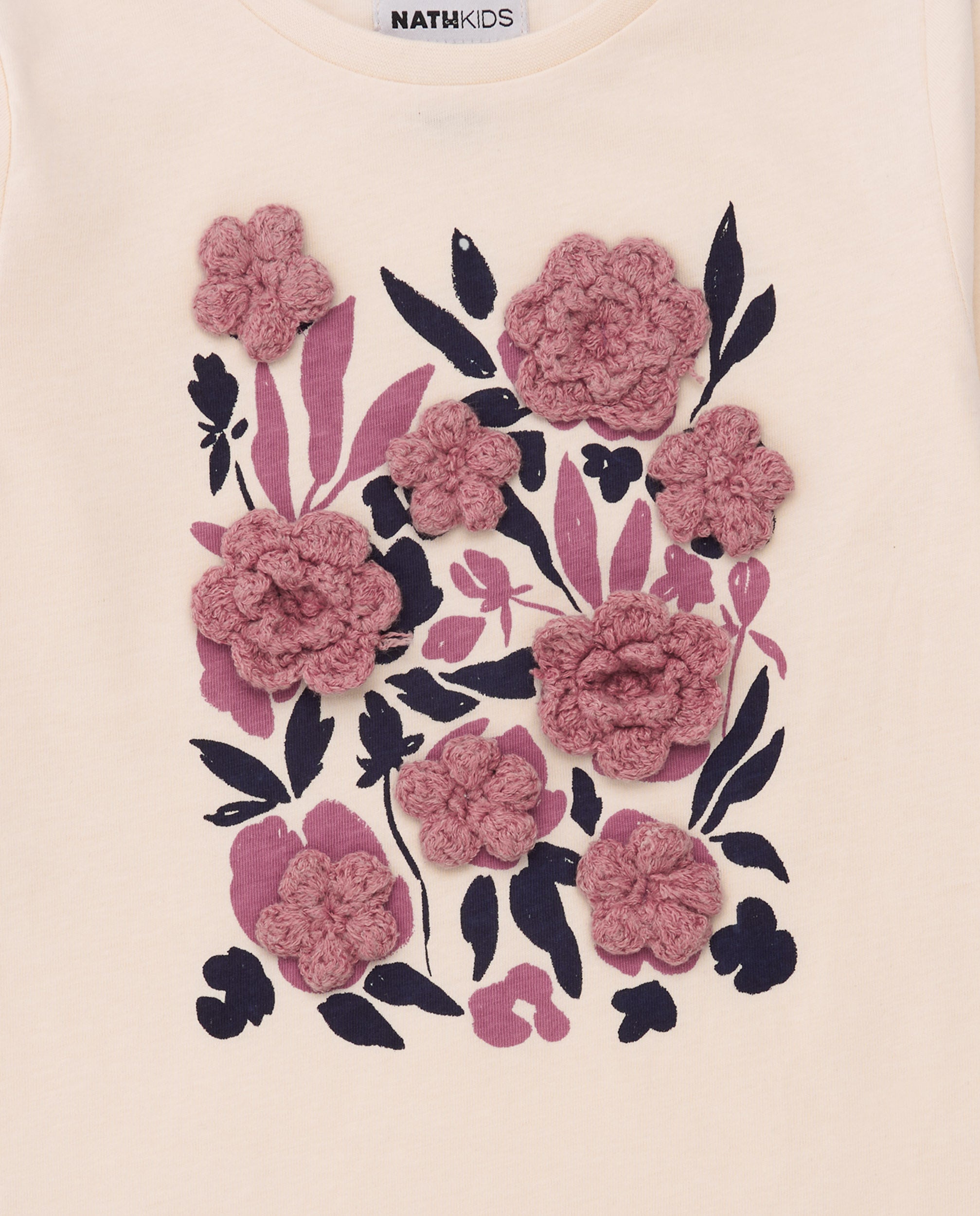 Camiseta de manga larga para niña color crudo con apliques