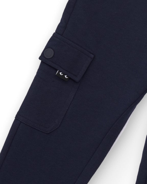 Pantalón tipo cargo azul marino para niño con bolsillos