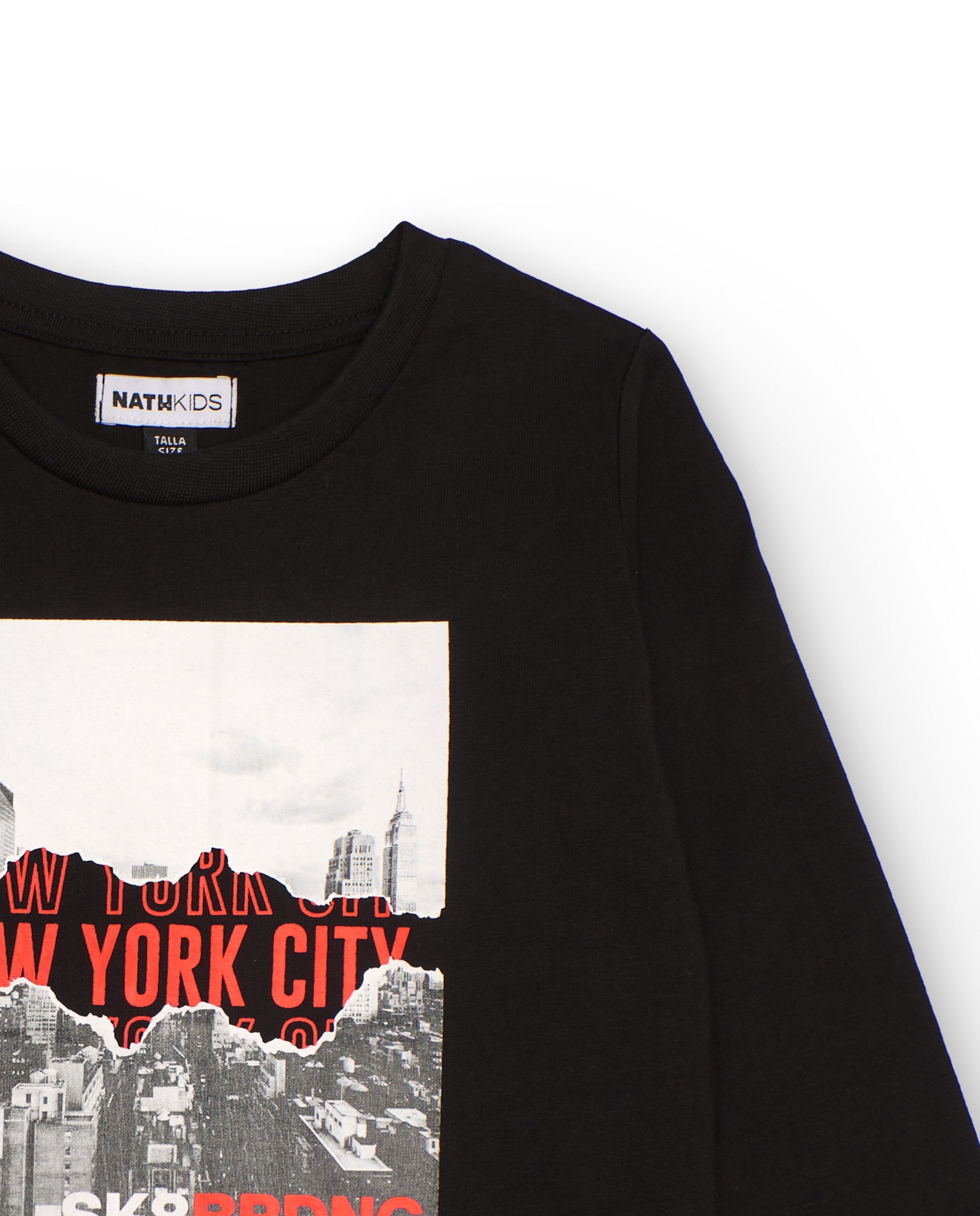 Camiseta negra de manga larga para niño con estampado urbano de