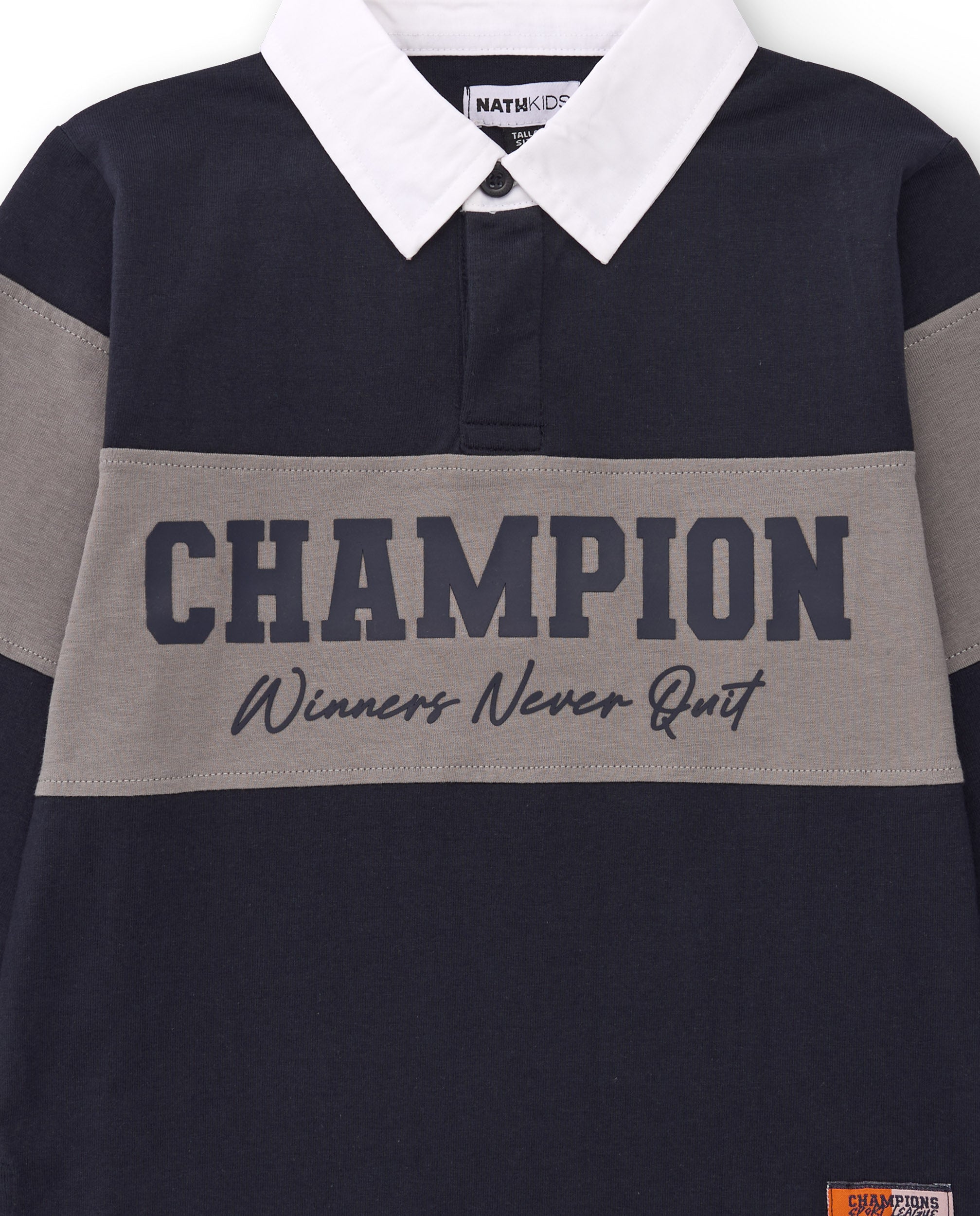 Camiseta tipo polo para niño en bloques de color con texto