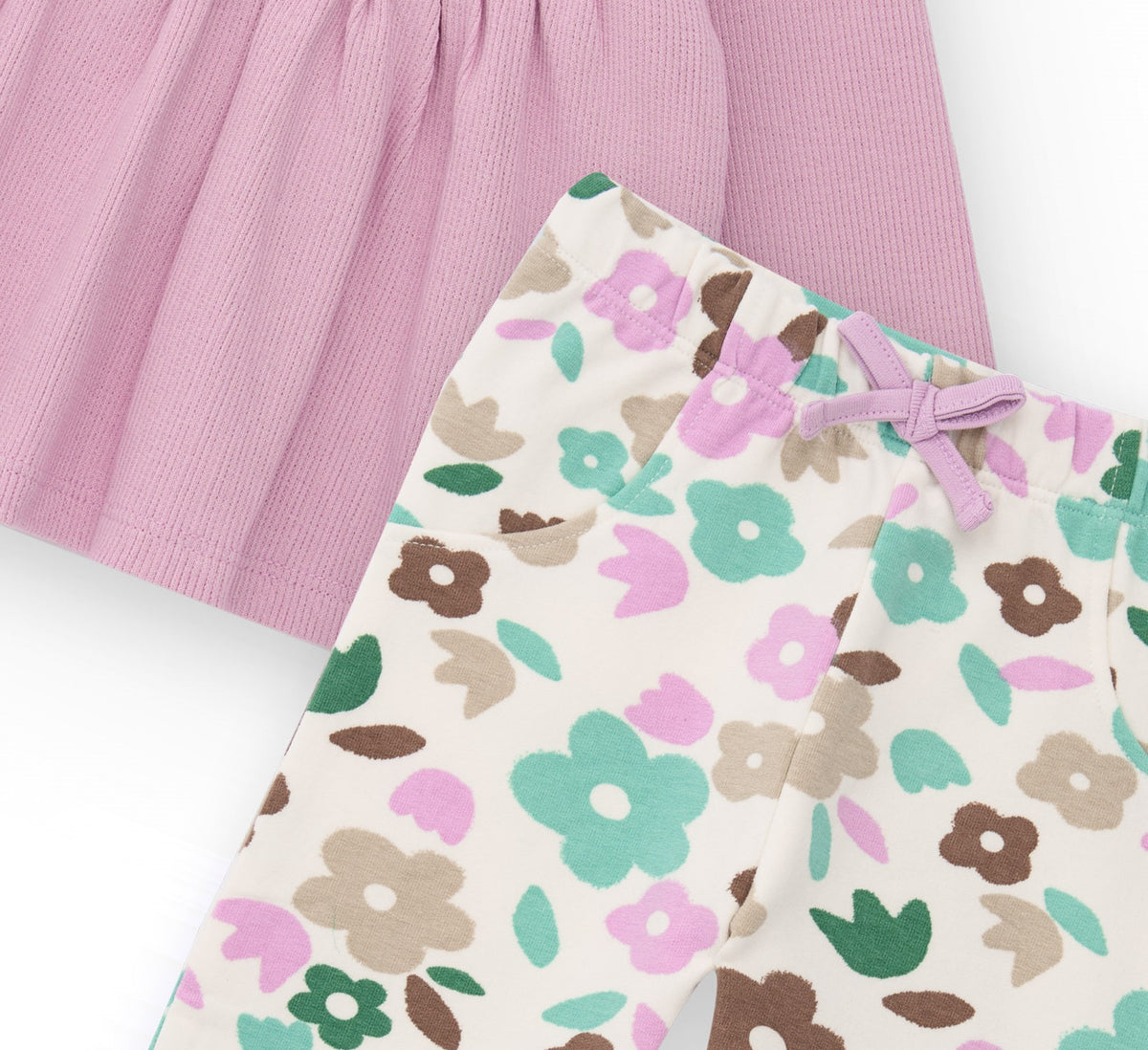 Conjunto de tres piezas para recién nacido con estampado floral