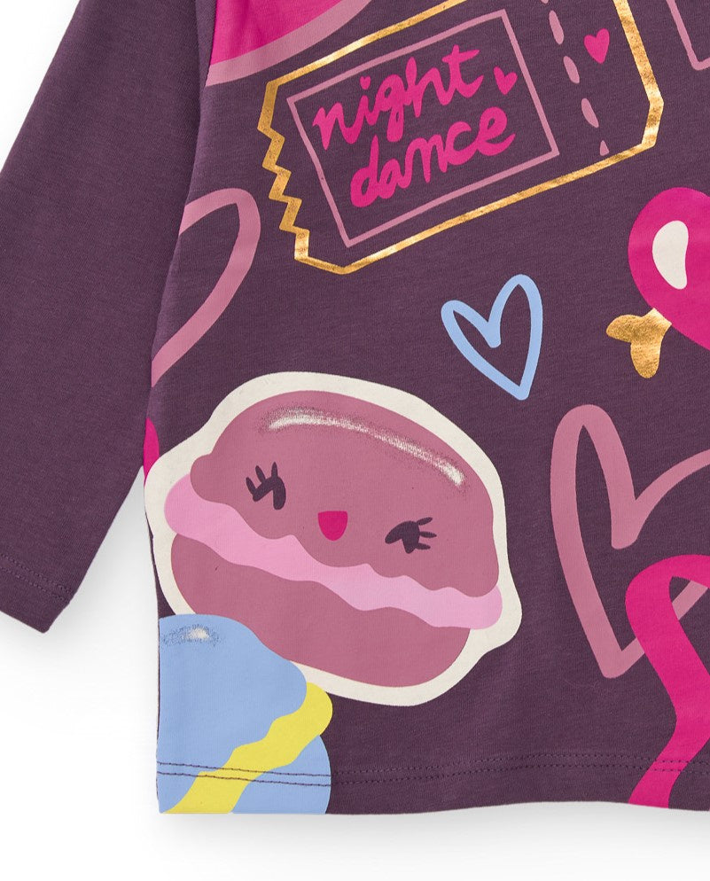 Camiseta morada para bebé niña con estampado colorido y