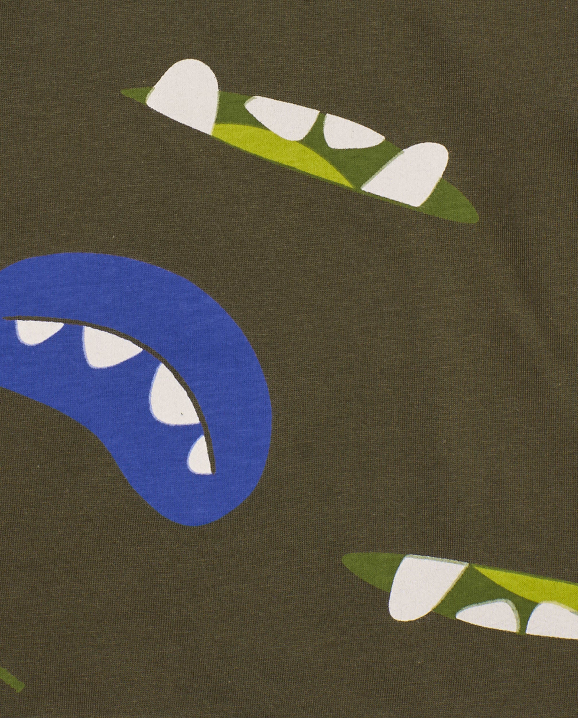 Camiseta de manga larga para niño en verde oliva con estampado