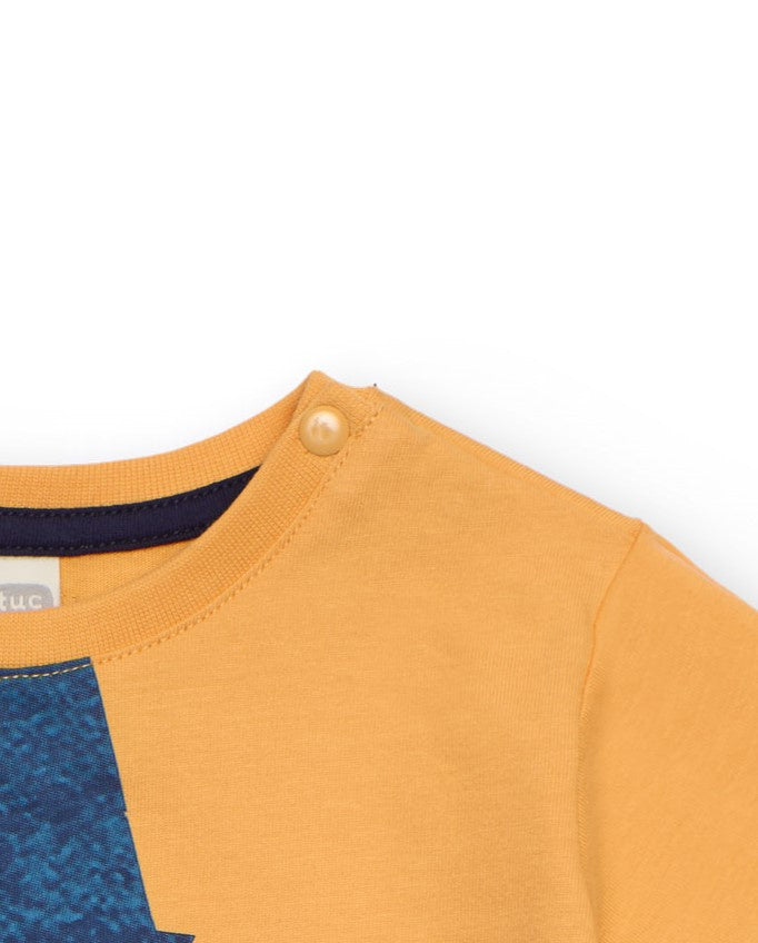 Camiseta de niño en amarillao con estampado gráfico divertido