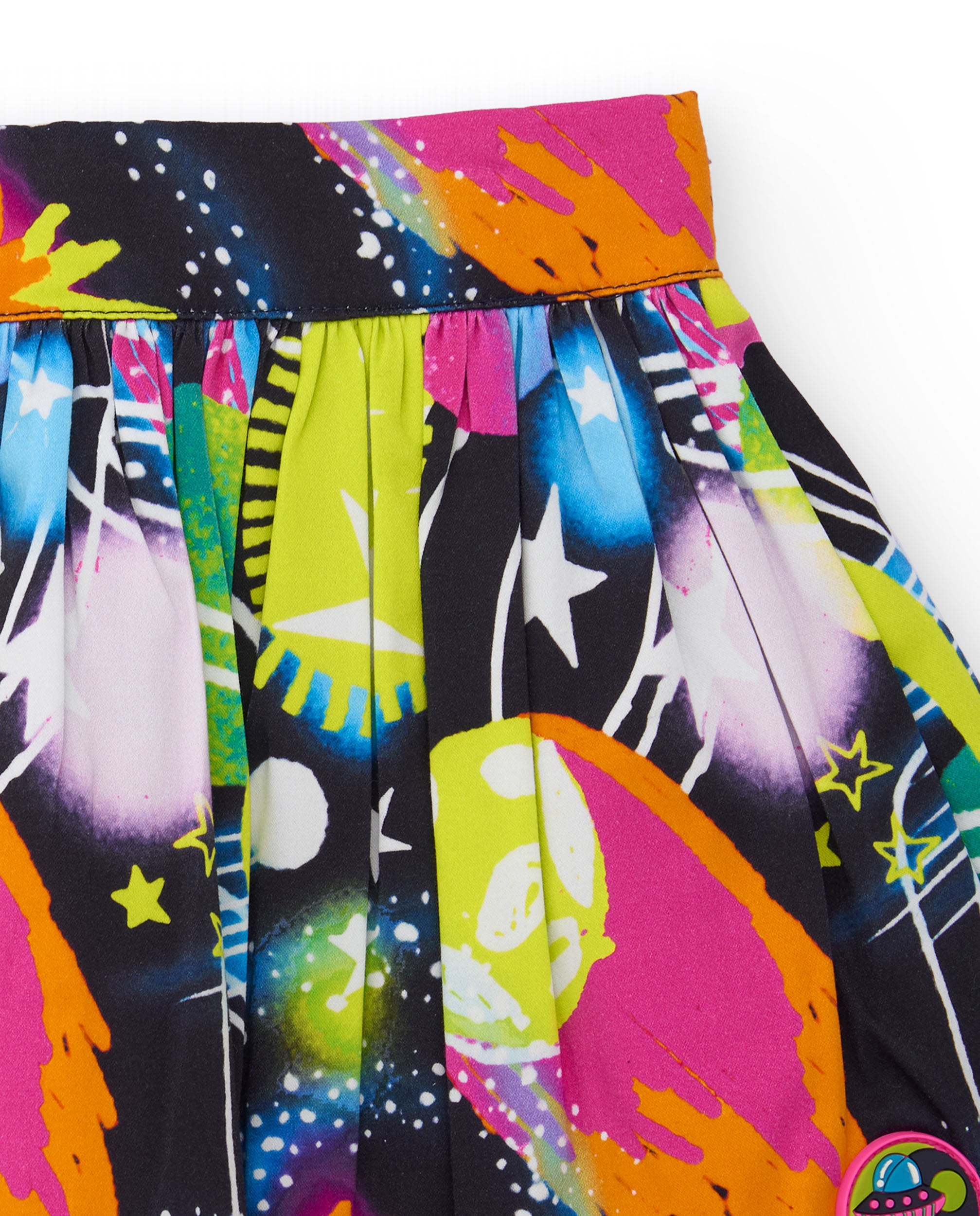 Falda de niña con estampado galáctico multicolor.