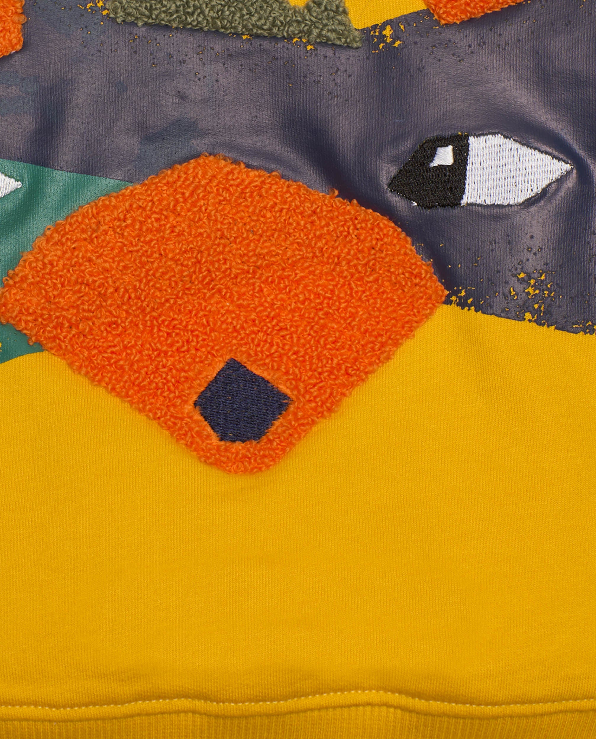 Sudadera de felpa para niño color mostaza con diseño de