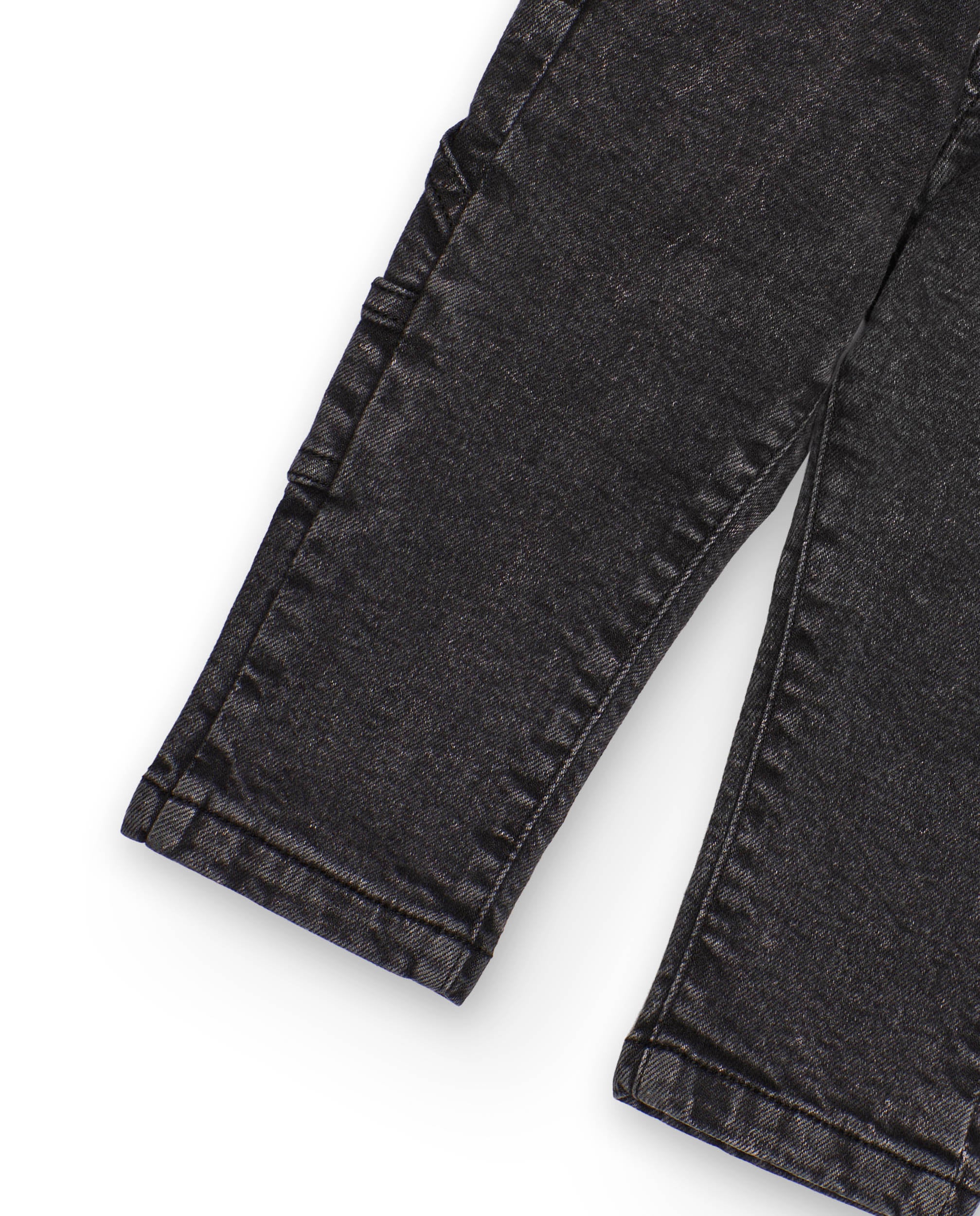 Pantalón cargo para niño en negro lavado con múltiples bolsillos