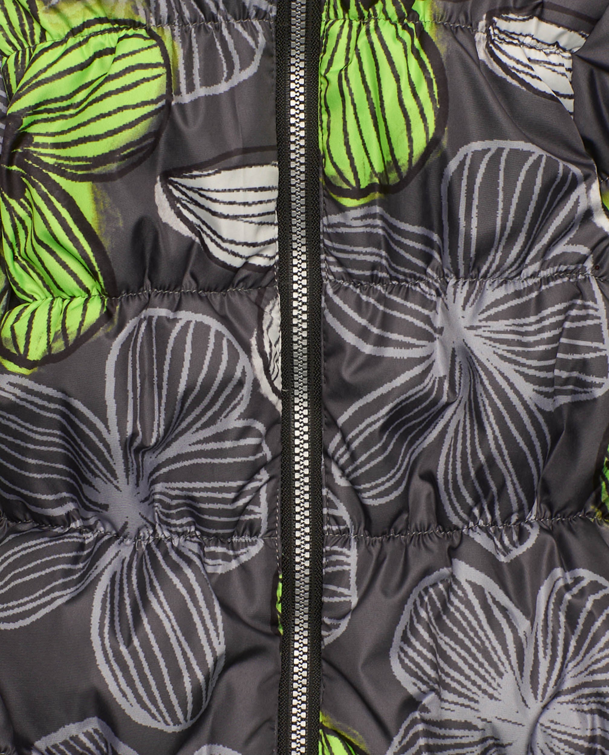 Cazadora niña en gris con estampado floral acolchada