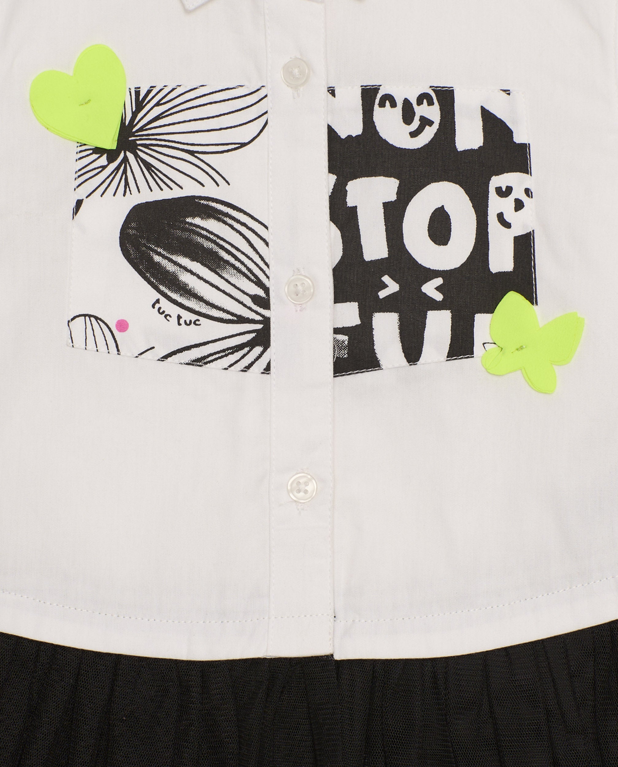 Camisa niña en blanco con falda de tul negra y estampado