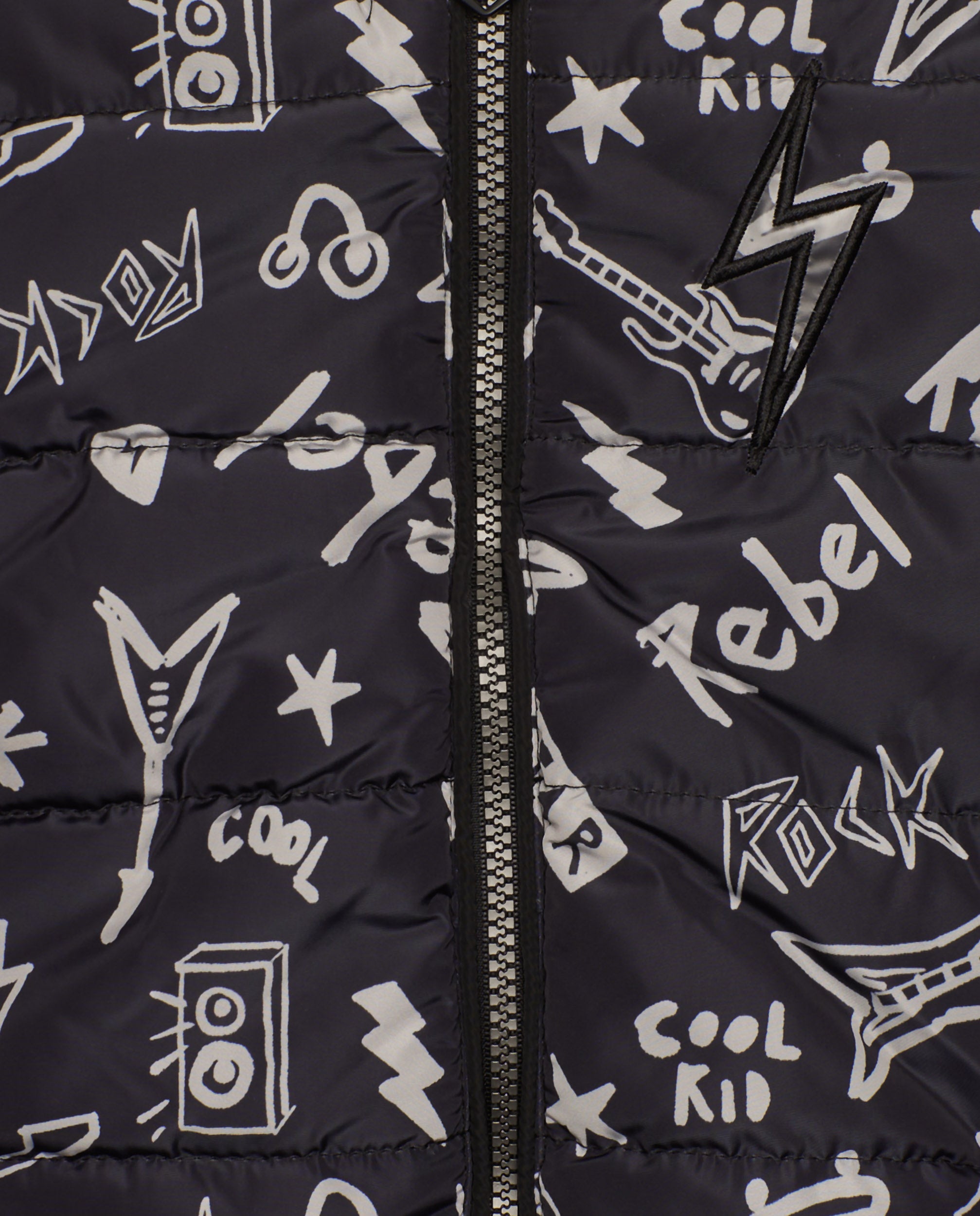 Cazadora acolchada para niño en negro con estampado rock