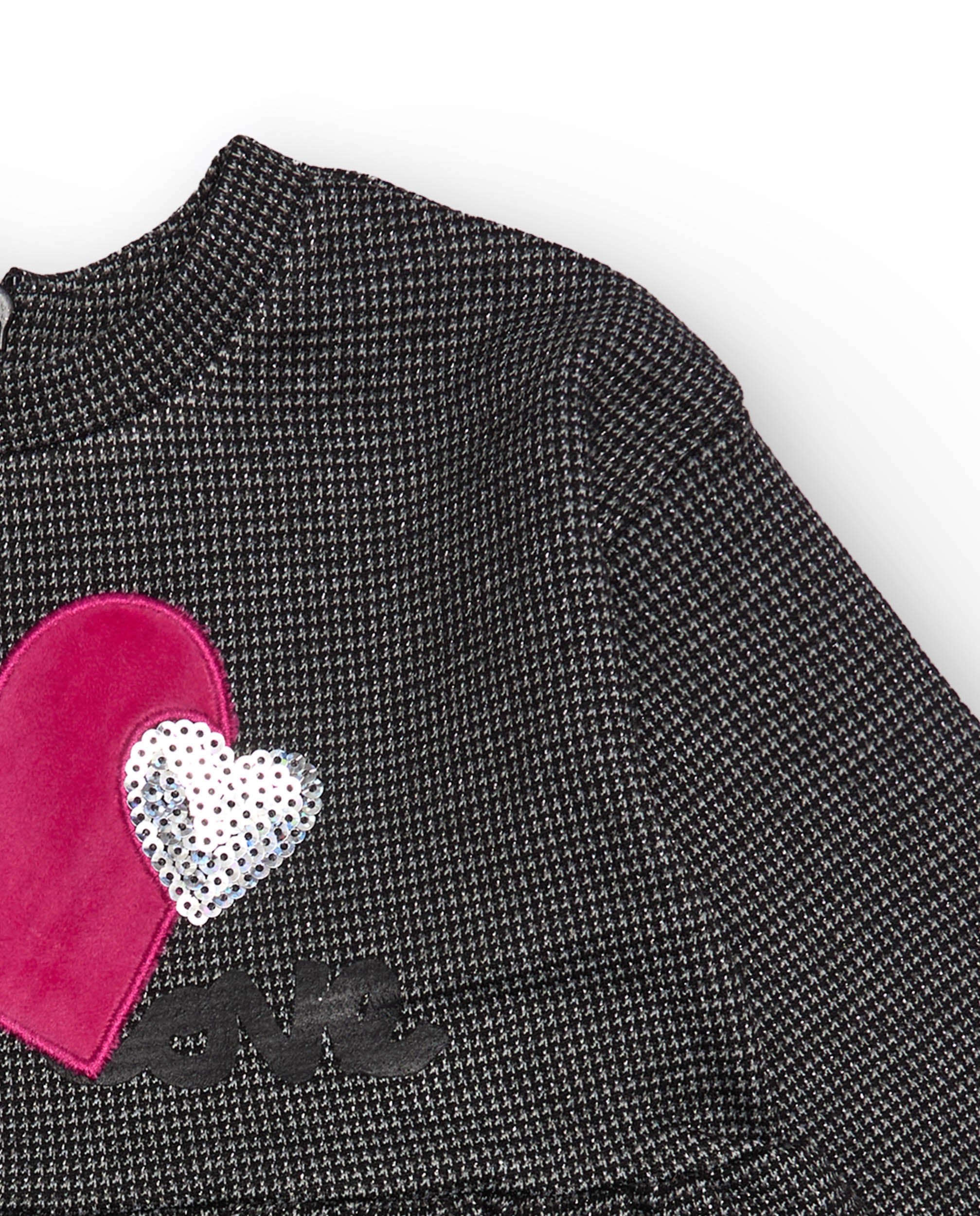 Vestido de niña en gris con corazones aplicados