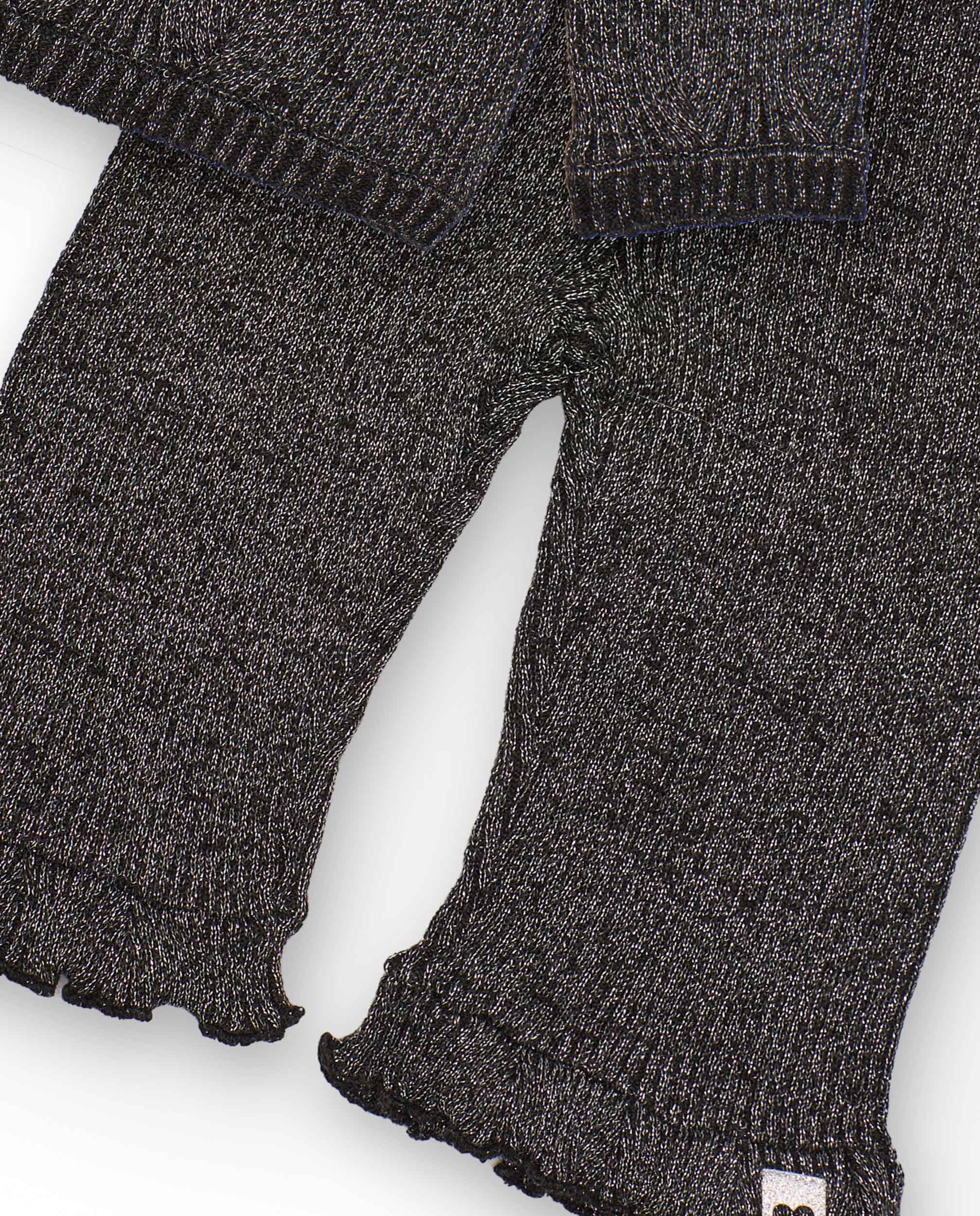 Conjunto de punto para niña en gris con detalle de corazones