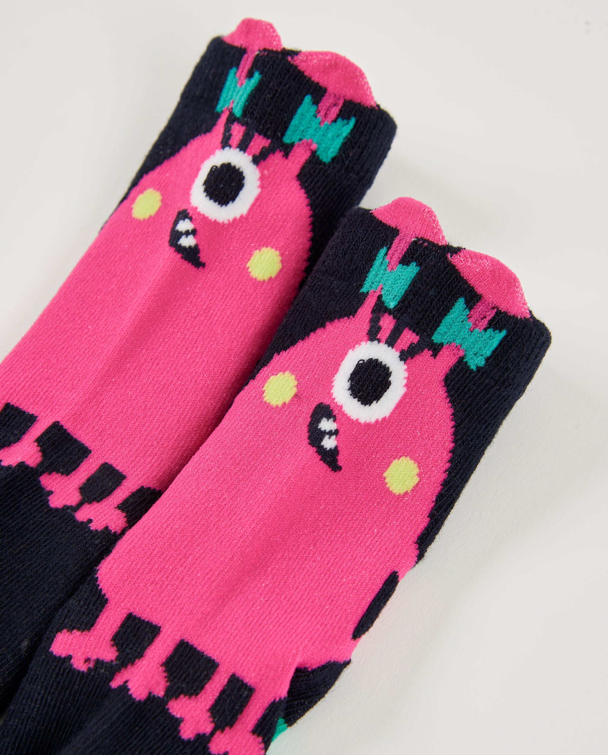 Pack de calcetines para niña en tonos fucsia y negro con diseño