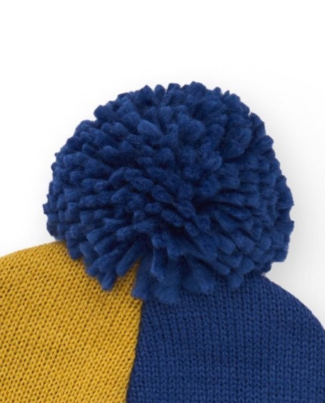 Gorro para niño en bloques de color azul, mostaza y verde con