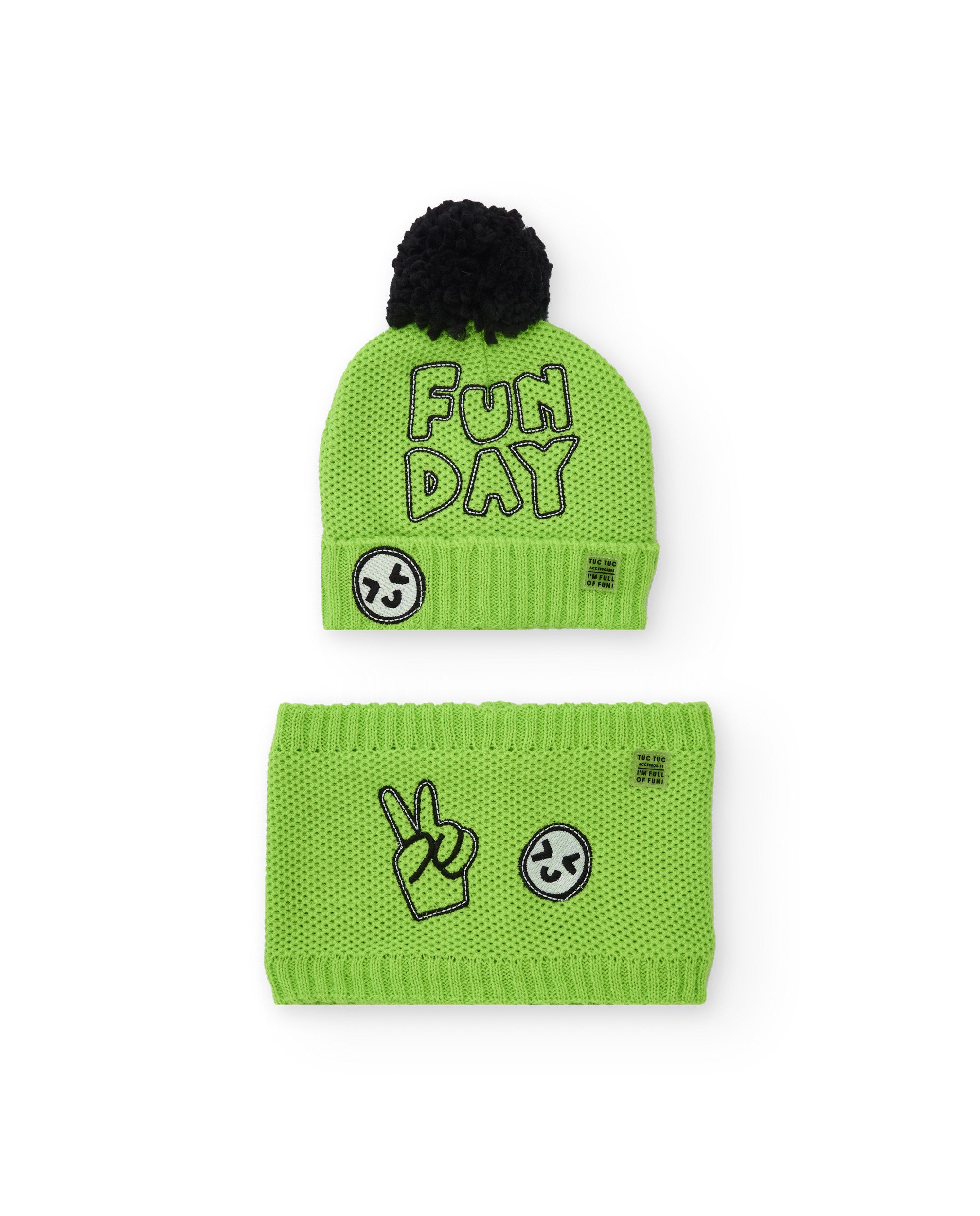 Set de gorro y cuello para niño en verde con detalles bordados