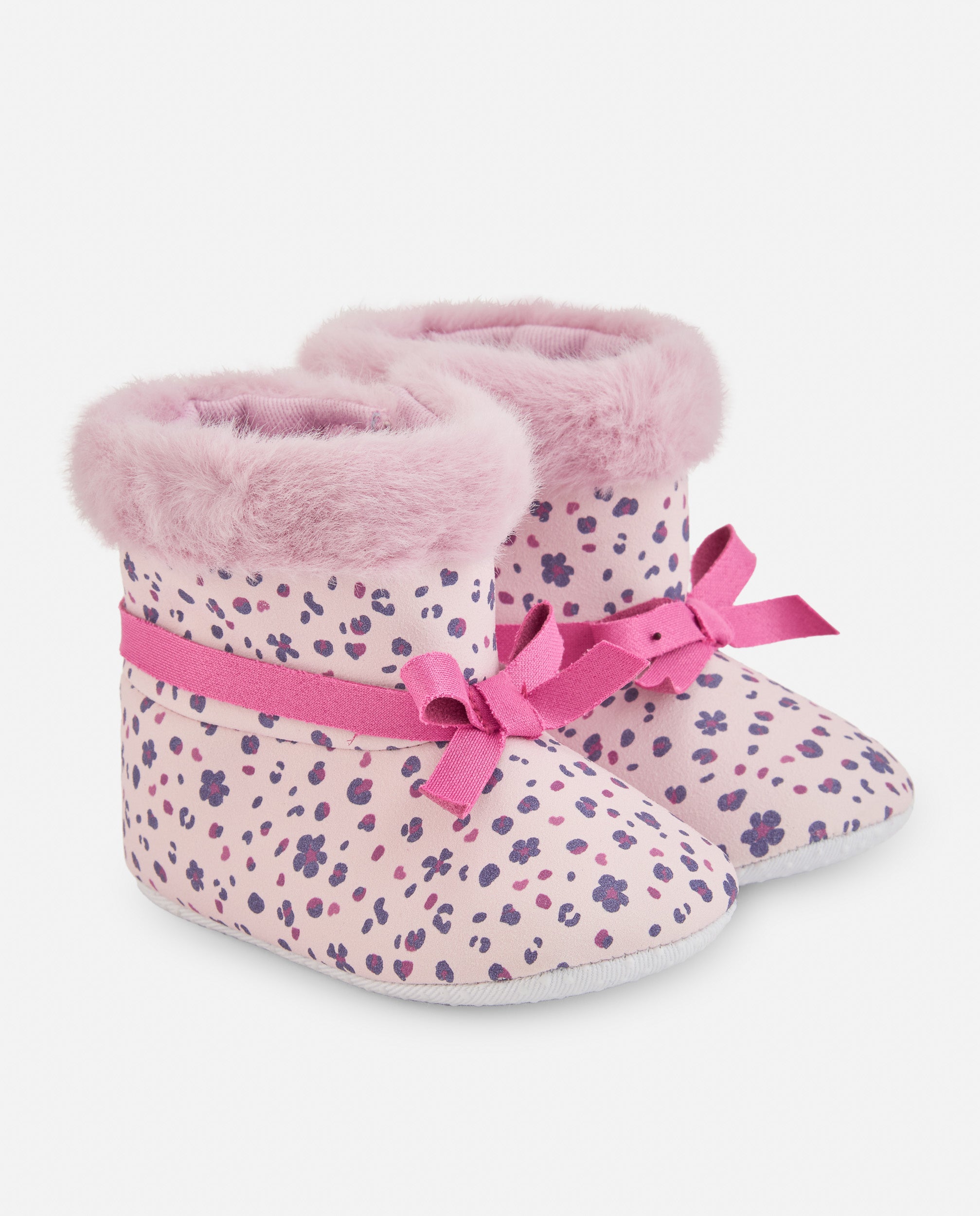 Botita rosa para recién nacido con estampado floral y lazo