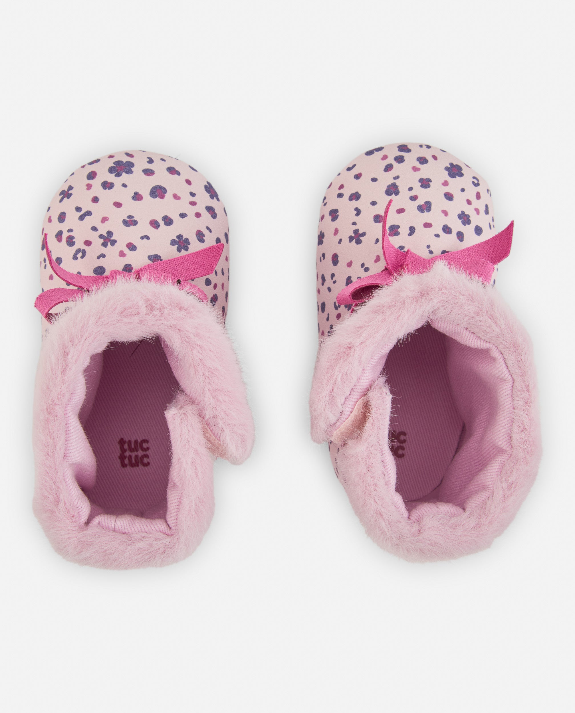 Botita rosa para recién nacido con estampado floral y lazo