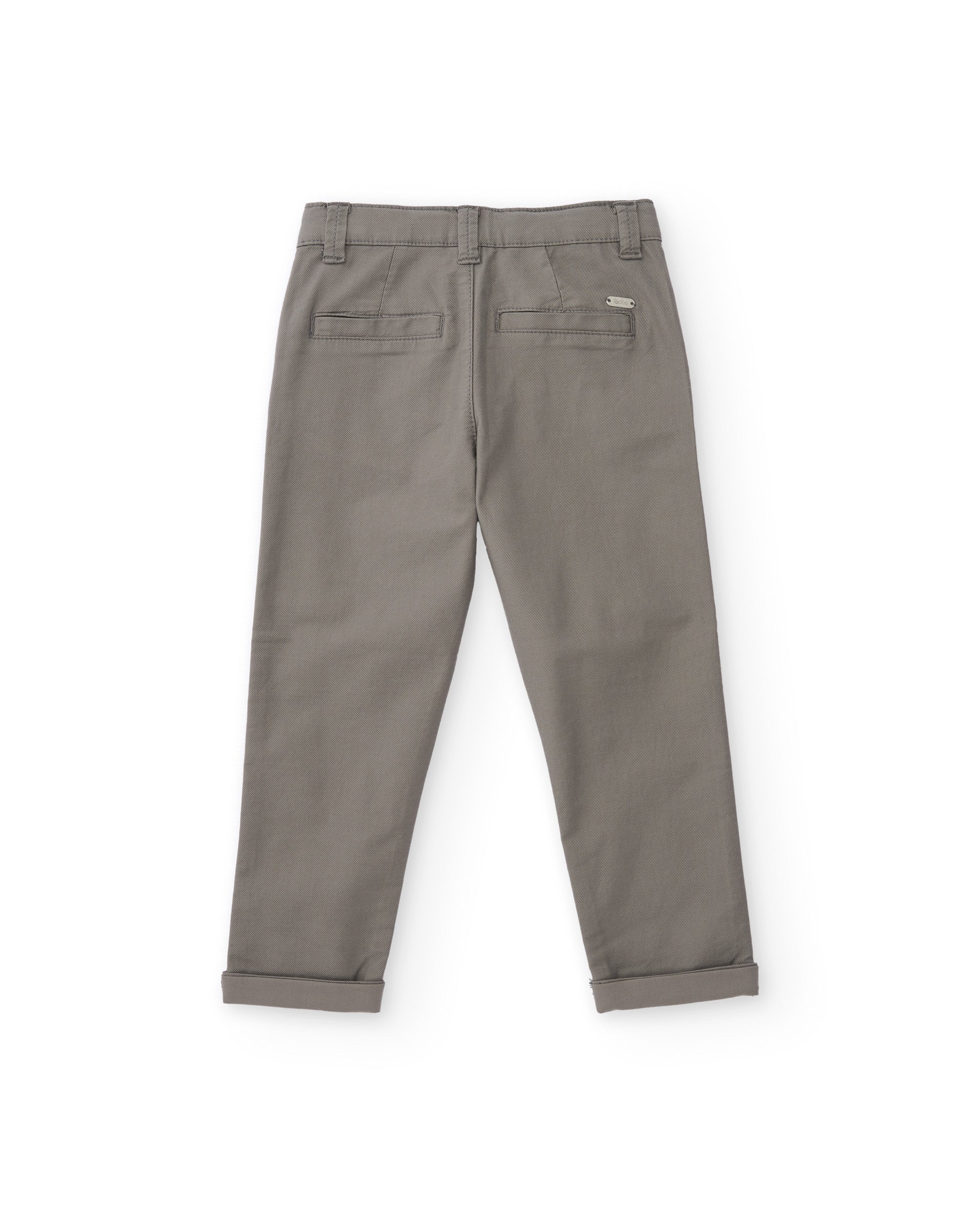 Pantalón de niño color gris con bolsillos y vuelta en el bajo
