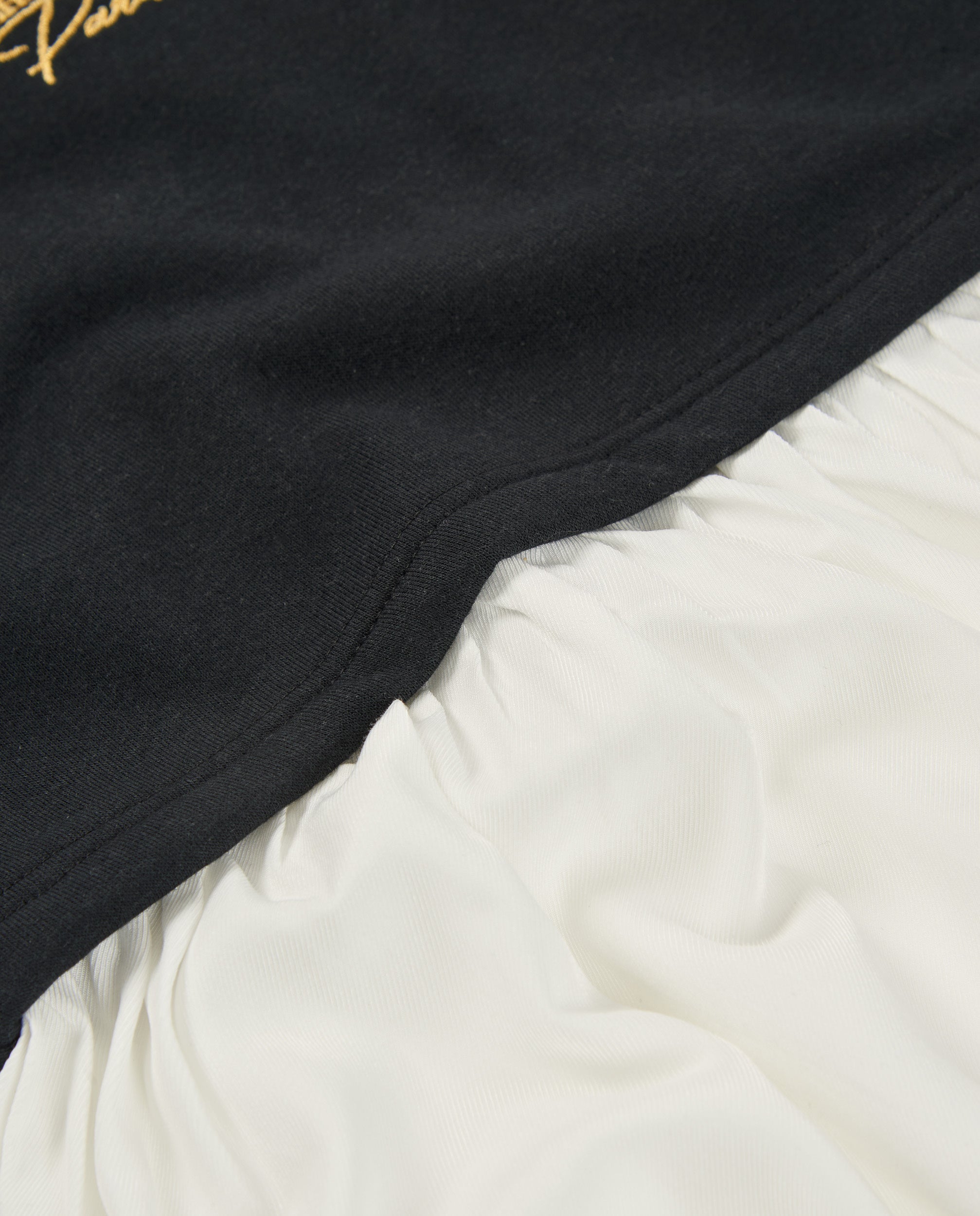 Vestido sudadera de niña en negro con falda blanca