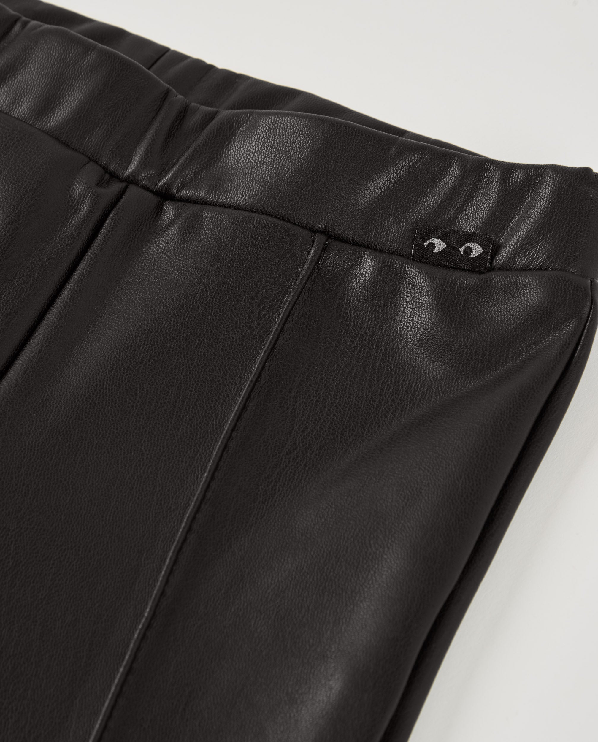 Leggings de niña en polipiel negro con cintura elástica