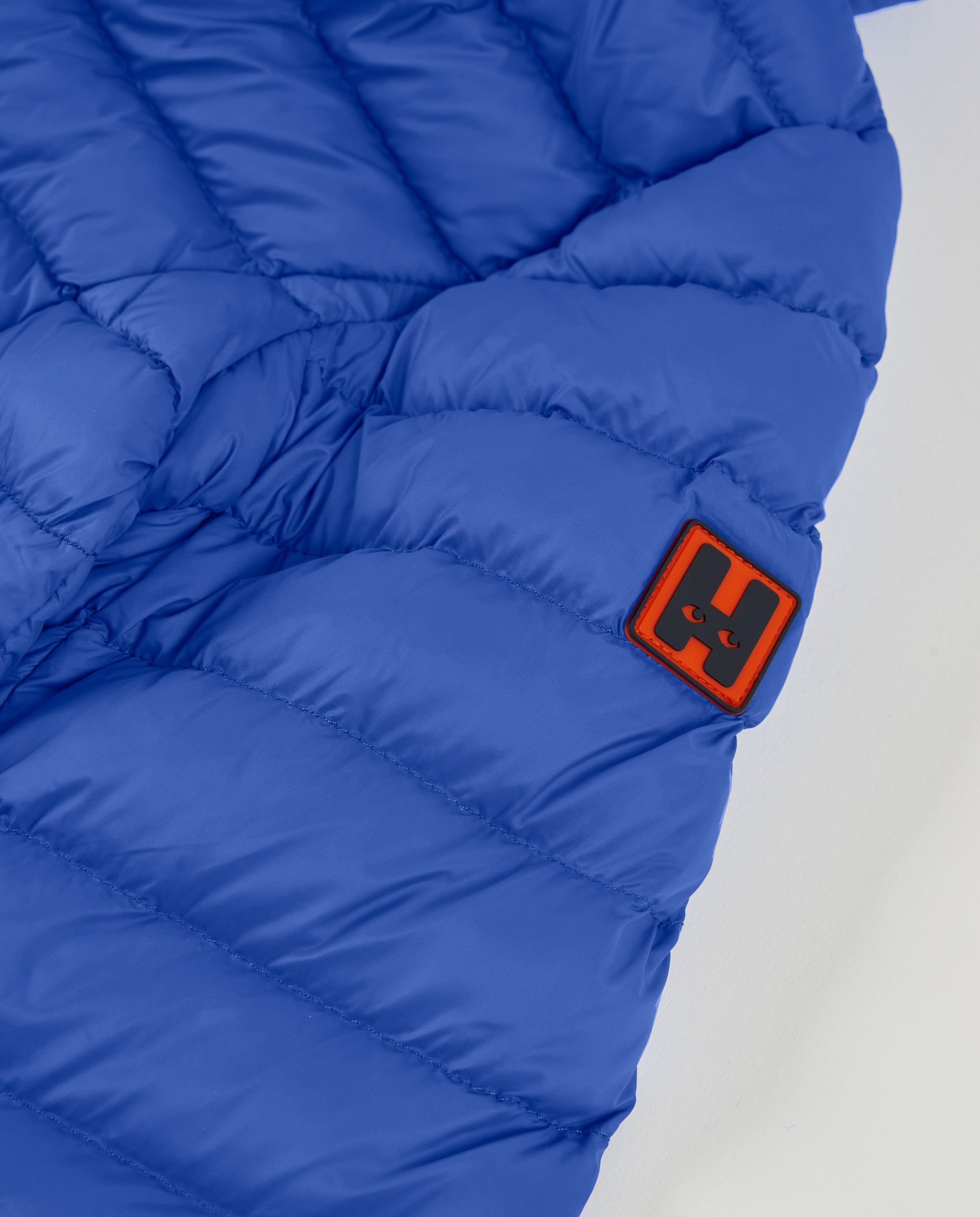 Chaqueta acolchada de niño color azul con capucha