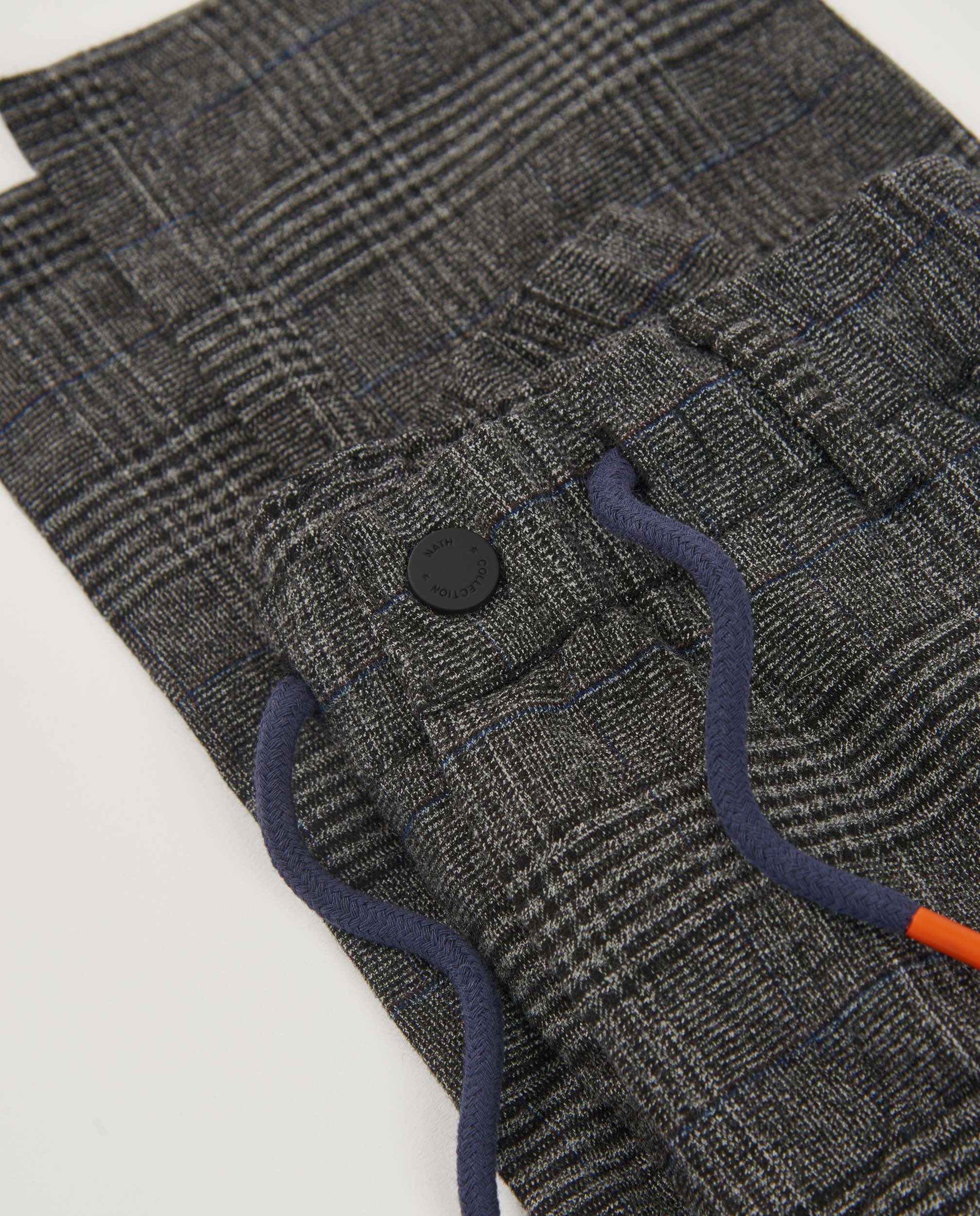 Pantalón de niño gris con estampado de cuadros y cintura