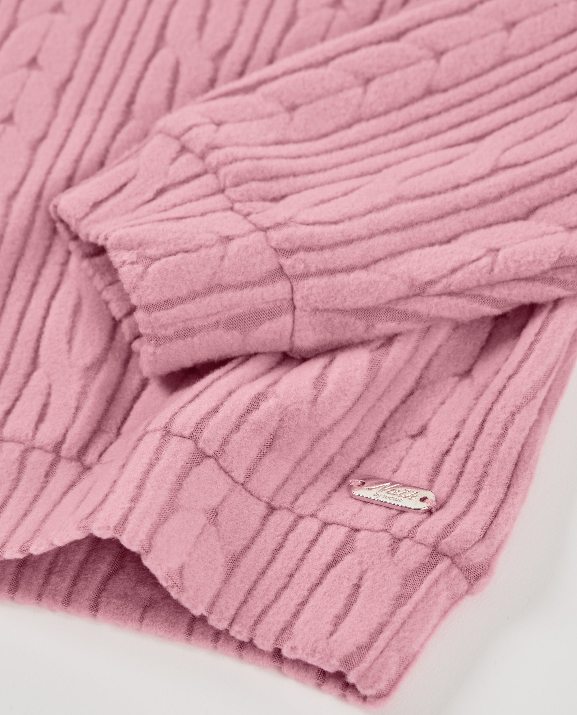 Sudadera de niña rosa con capucha y textura trenzada